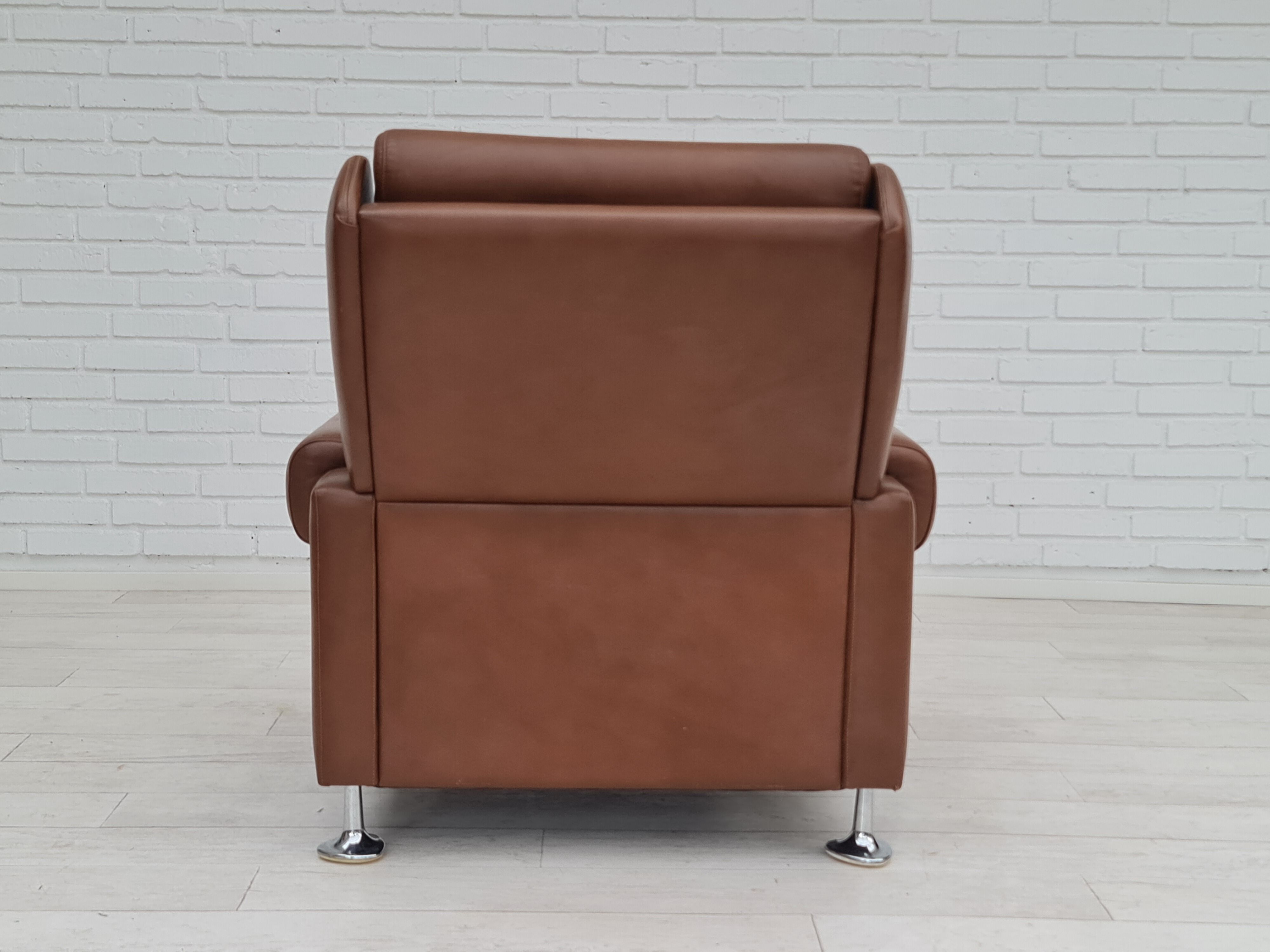 Fauteuil en cuir du milieu du siècle, années 1970