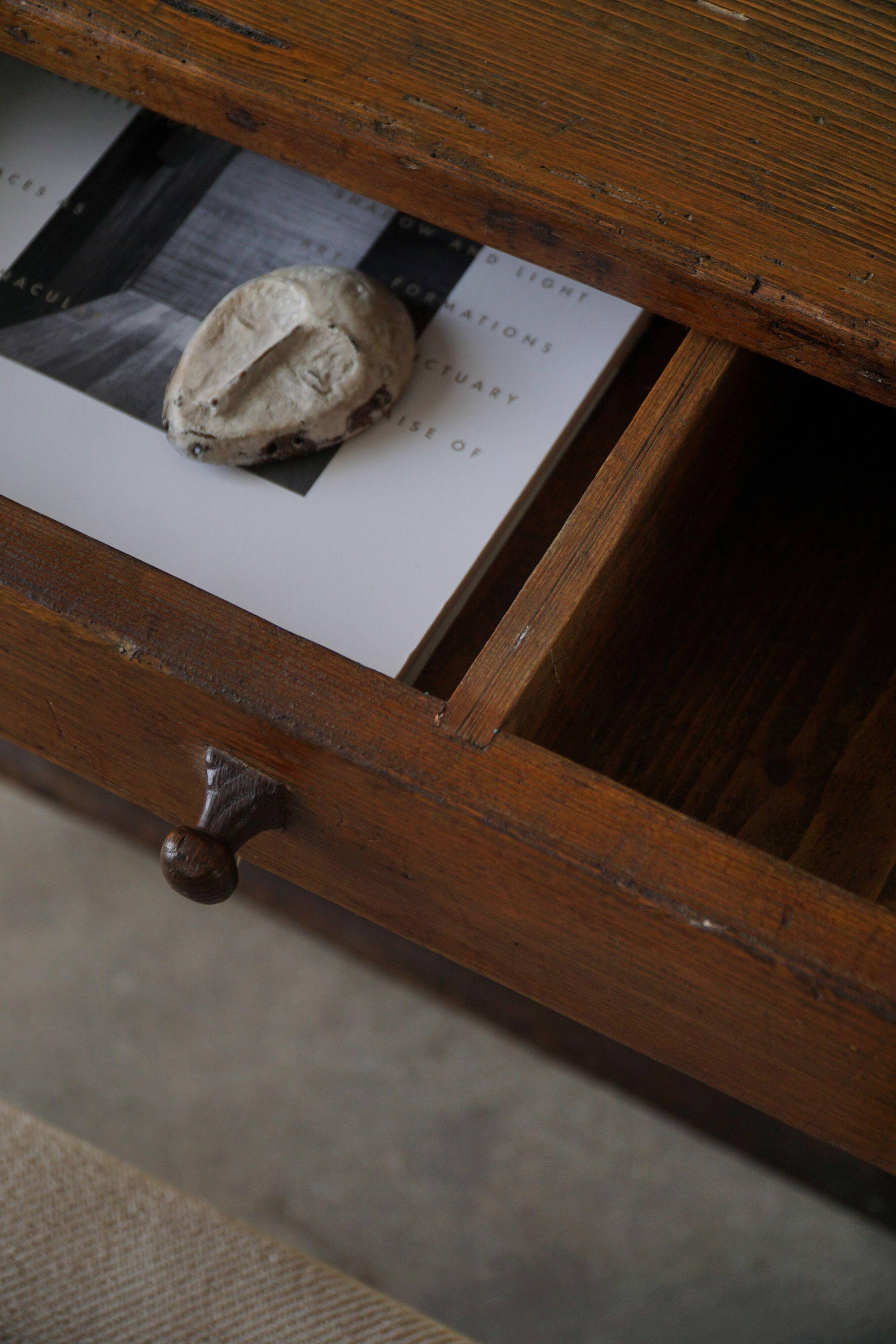 Primitive side table from the early 19th century in pine, Danish baroque cabinetmaker.