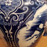 Potiche et ses deux vases bleu delfts