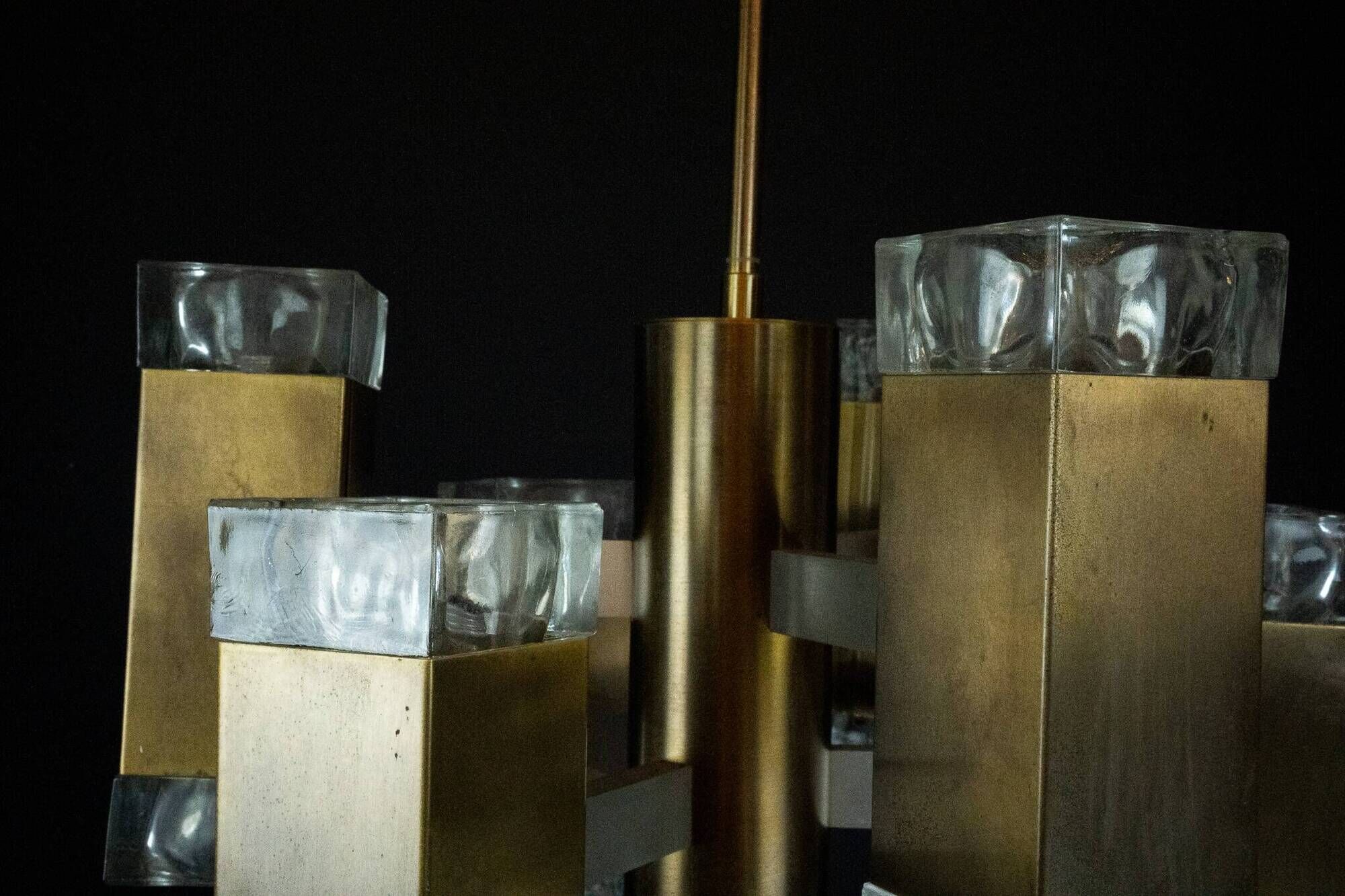 Italian glass and brass 12 lights chandelier produced by Sciolari in the 70