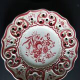 Old plates opened in handmade floral decoration
