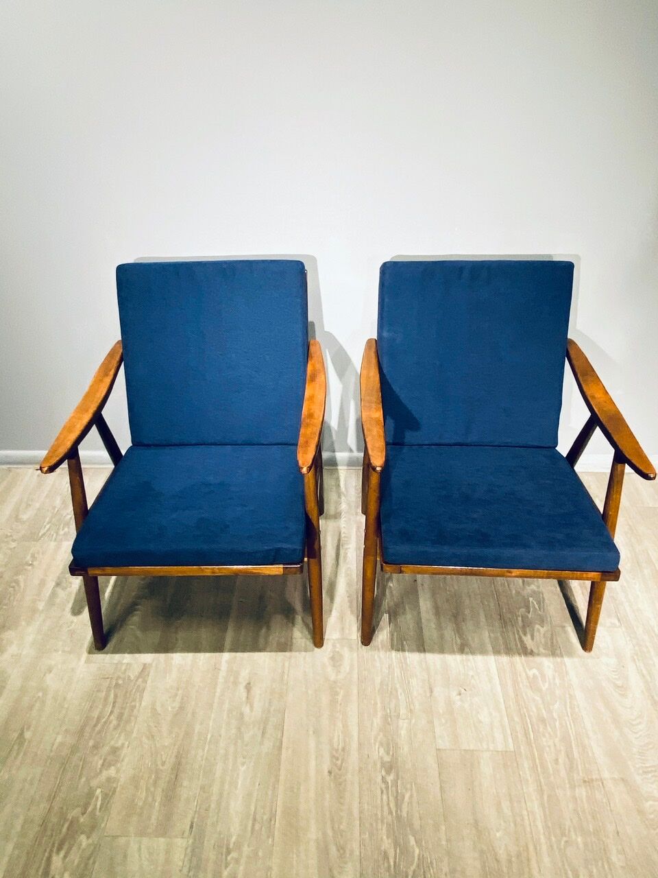 Paire de fauteuils Ton vintage 60