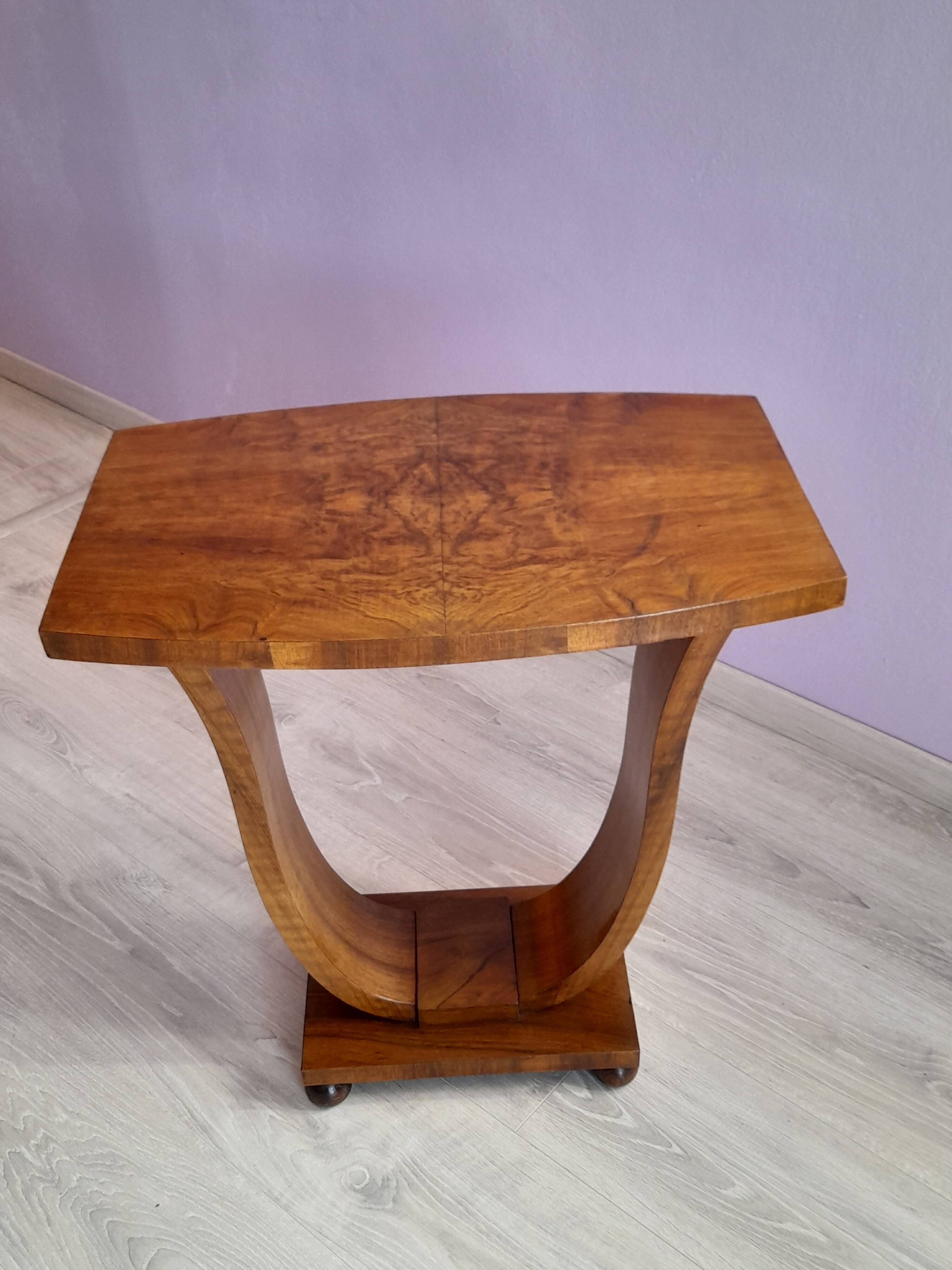 Art Deco walnut pedestal table