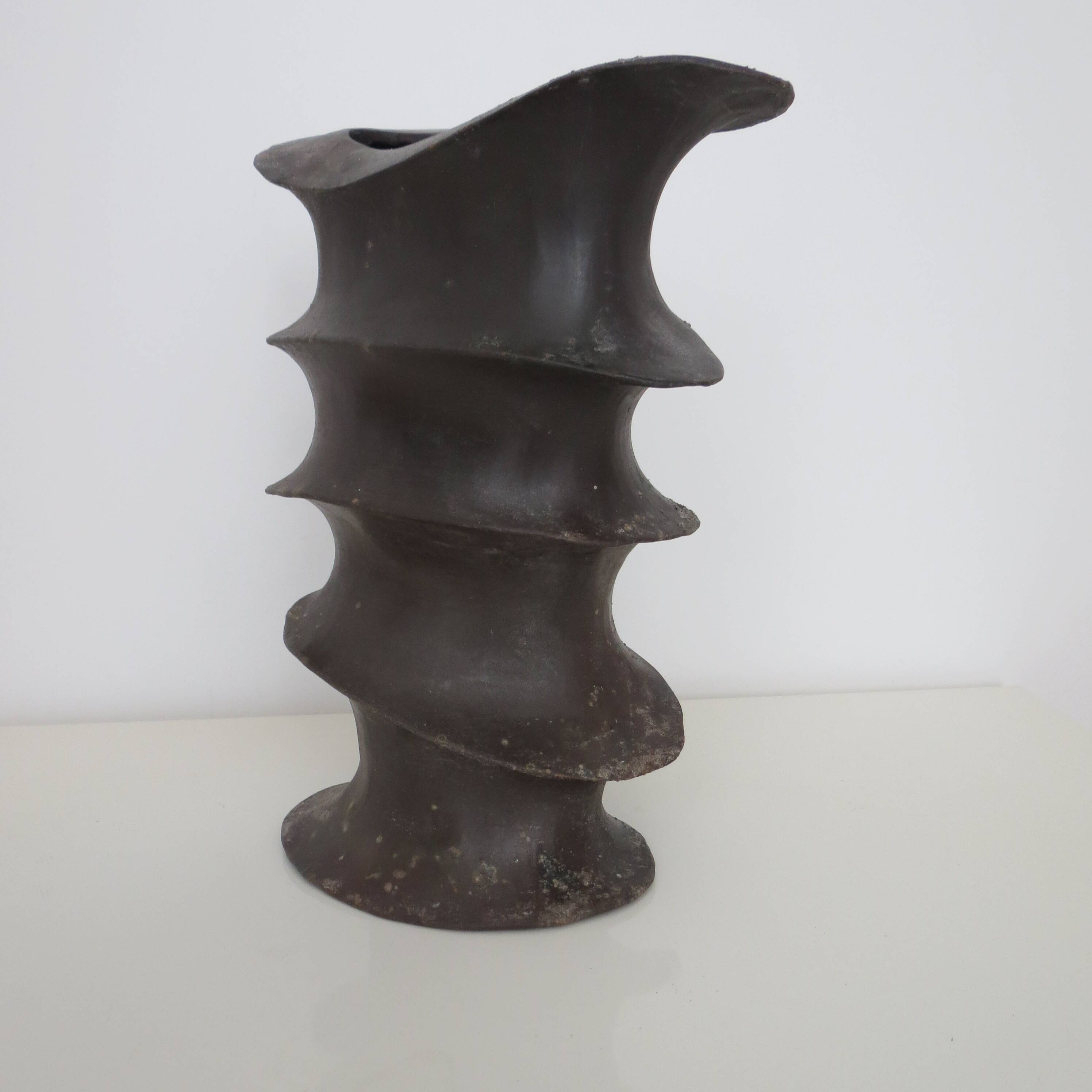 Vase sculptural de forme libre des années 1970