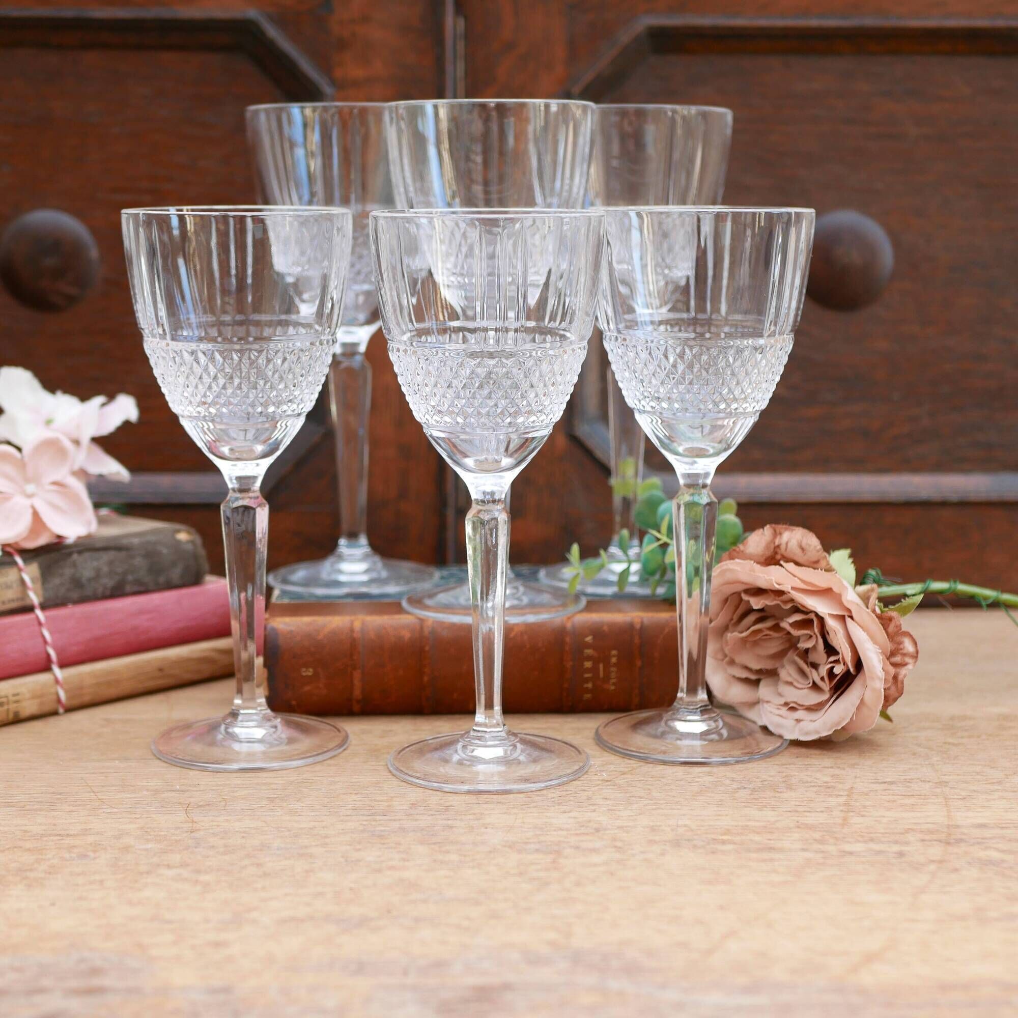 Set of 6 crystal wine glasses with a stud pattern