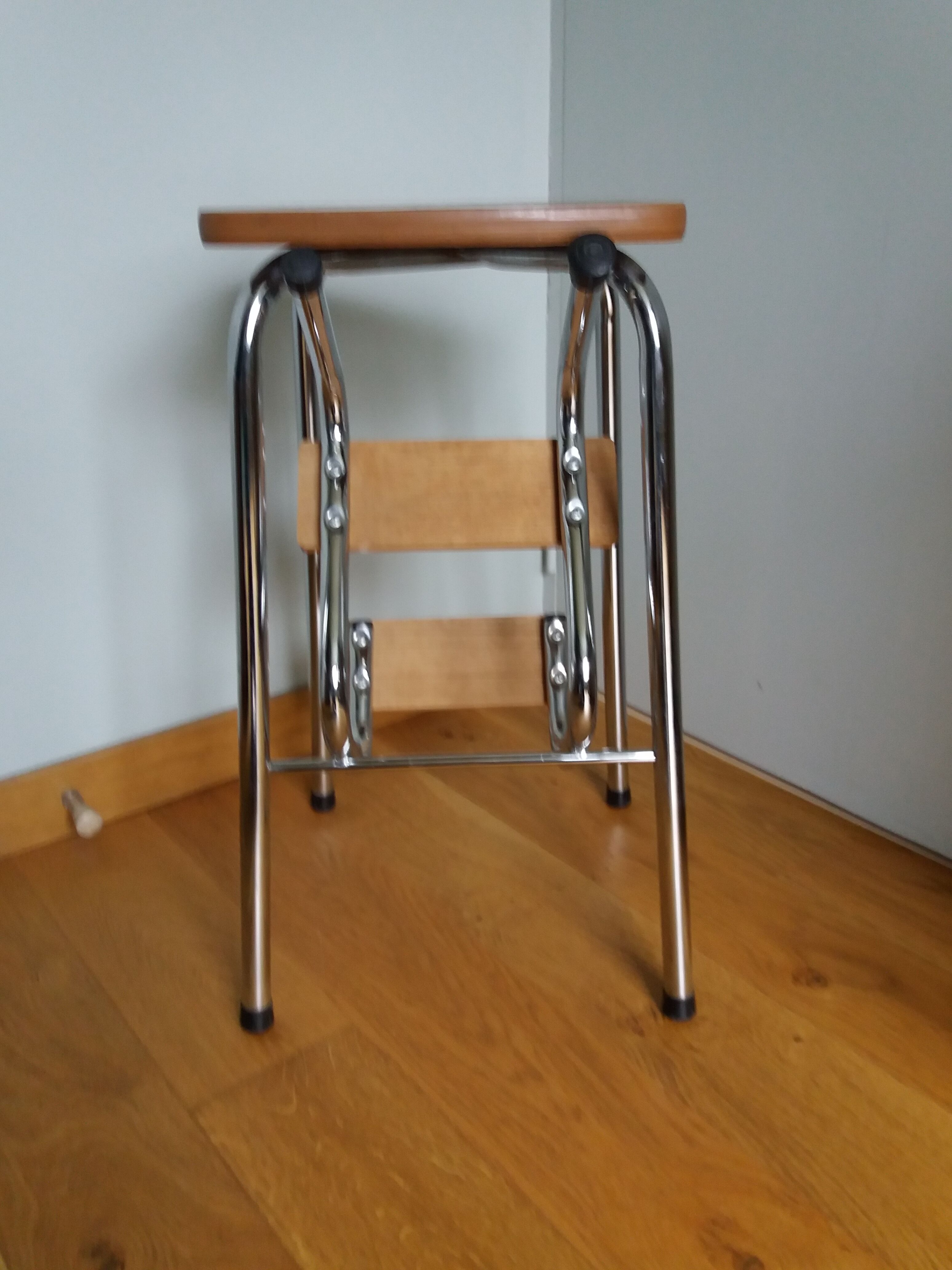 Walking step ladder stool