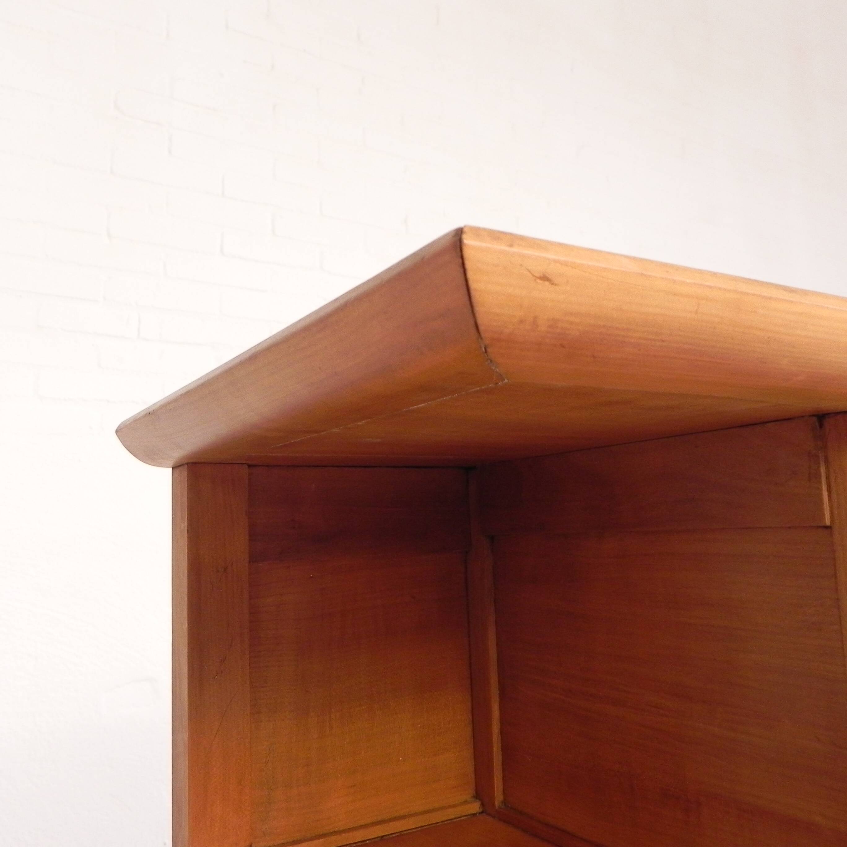 Small Art Deco chest of drawers with 5 drawers, 1930s.