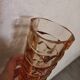 Vase en verre rose