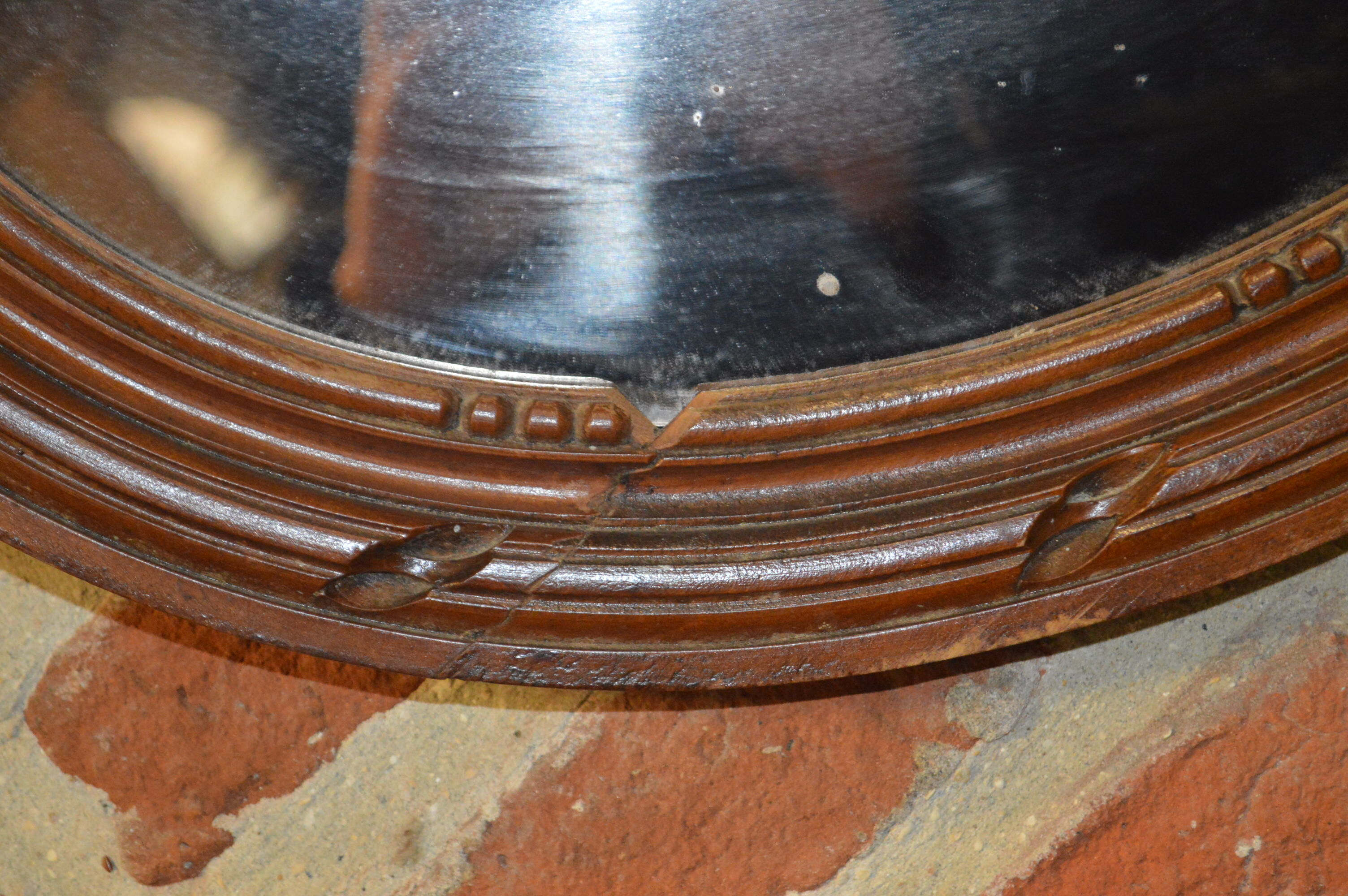 Oval mirror with a node