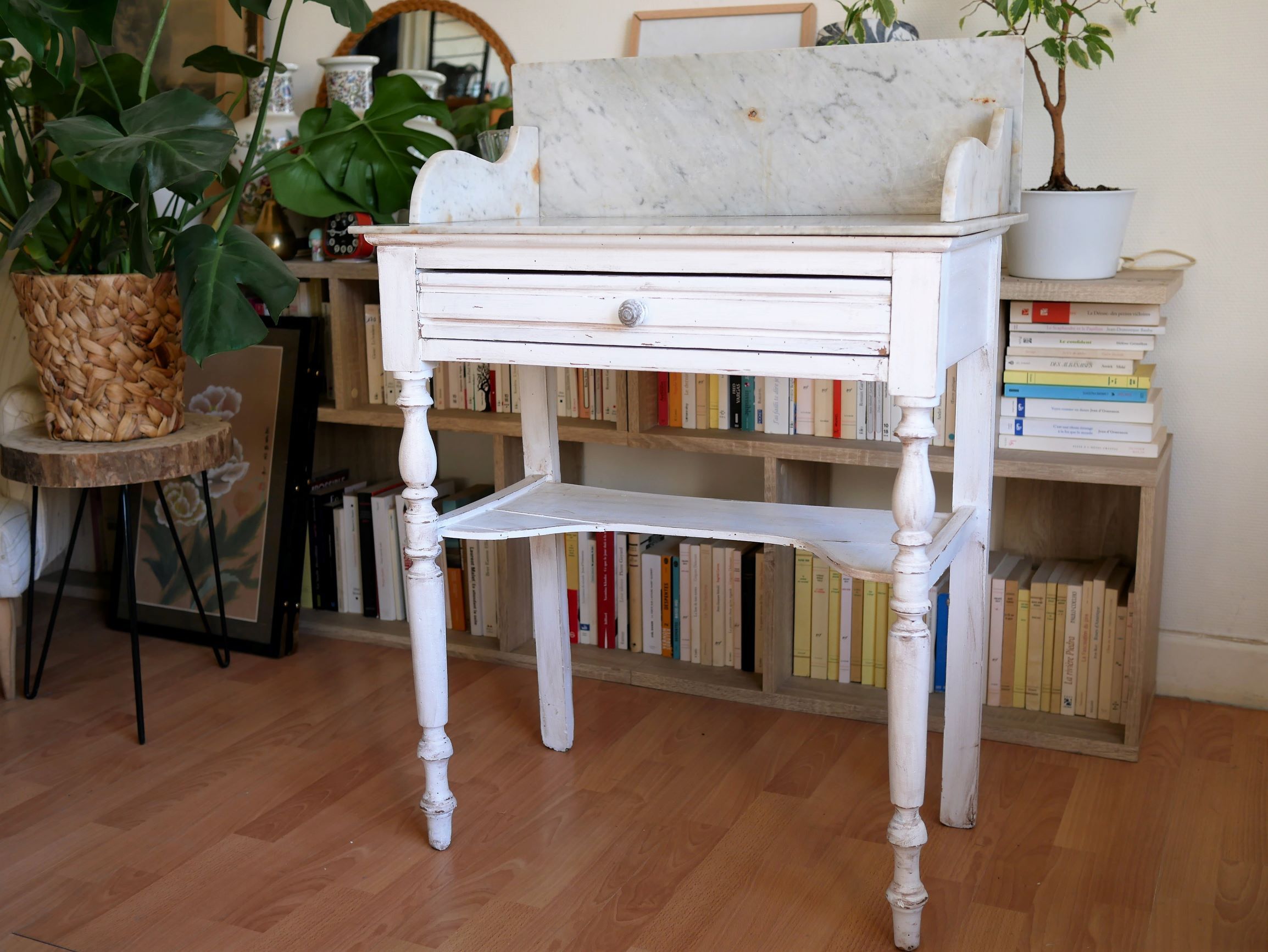 Wood dressing table and marble