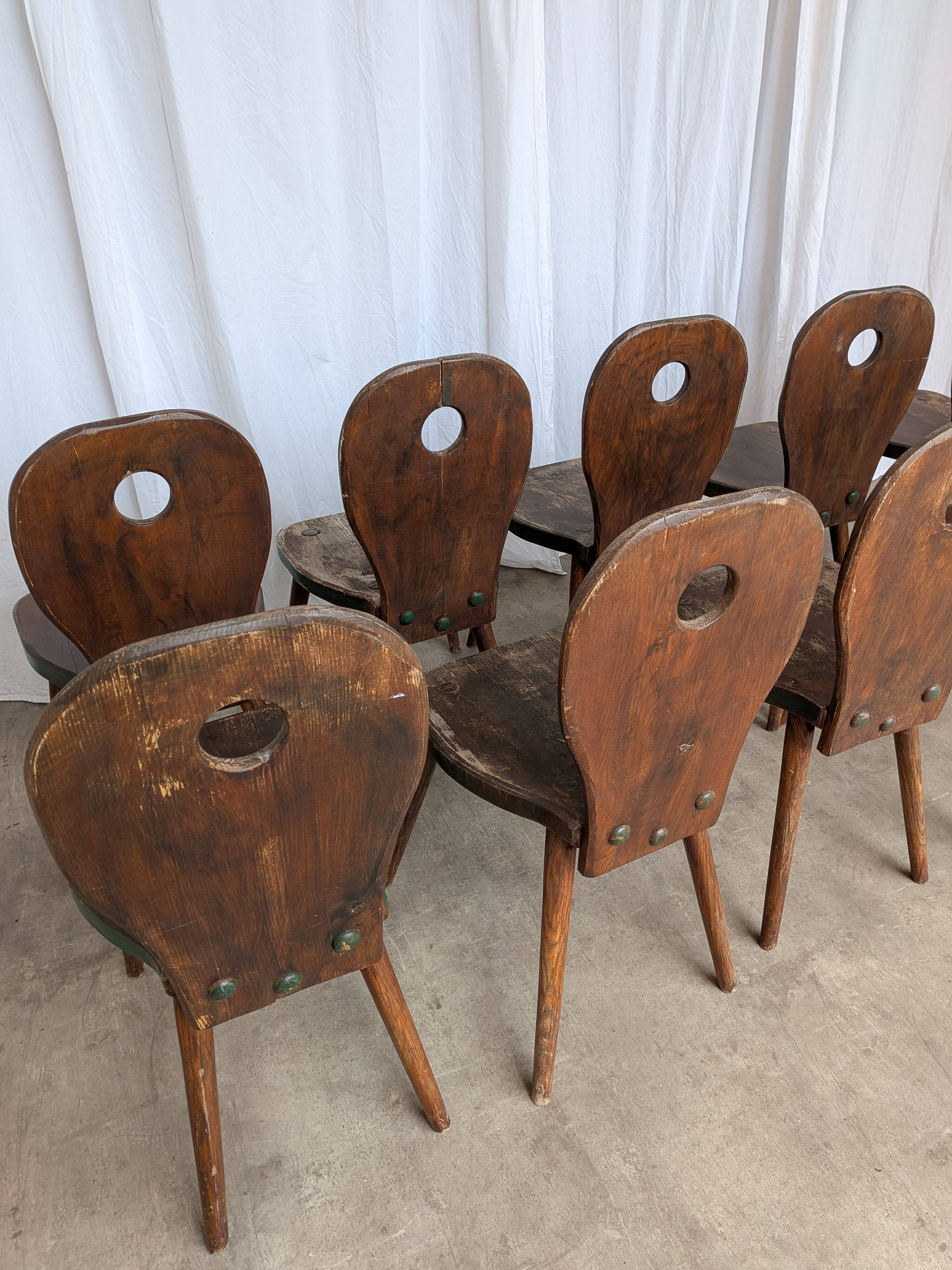 8 chaises brutalistes vintage en bois
