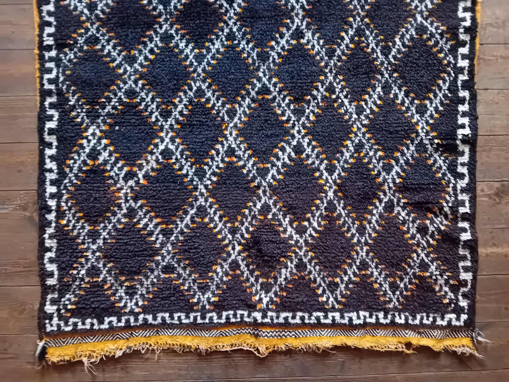 Handmade Berber Taznakht rug 140x109cm