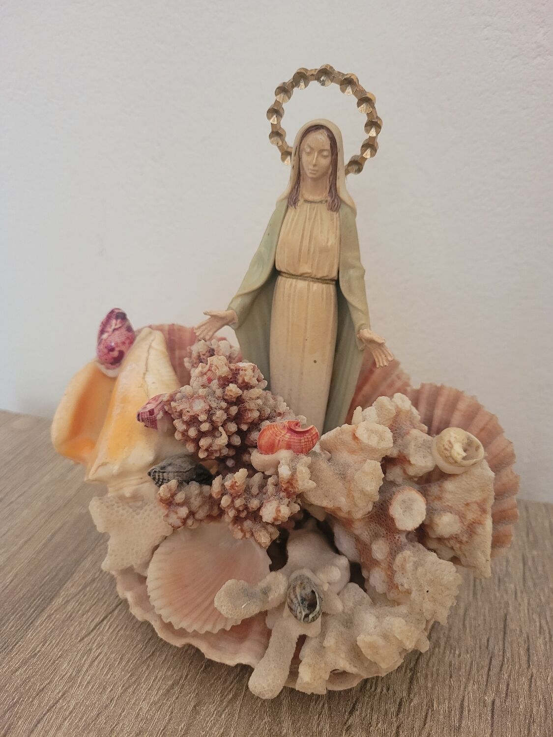 Statuette Virgin Mary shells