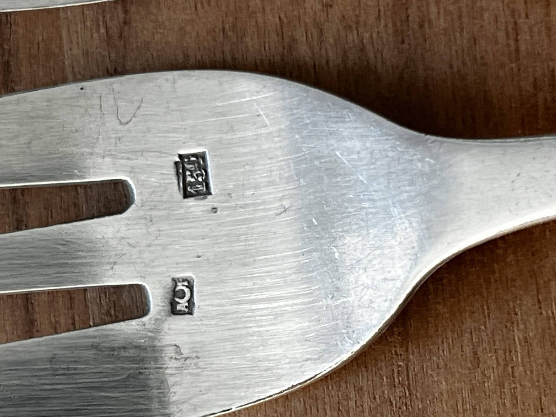 Fourchettes à dessert en métal argenté