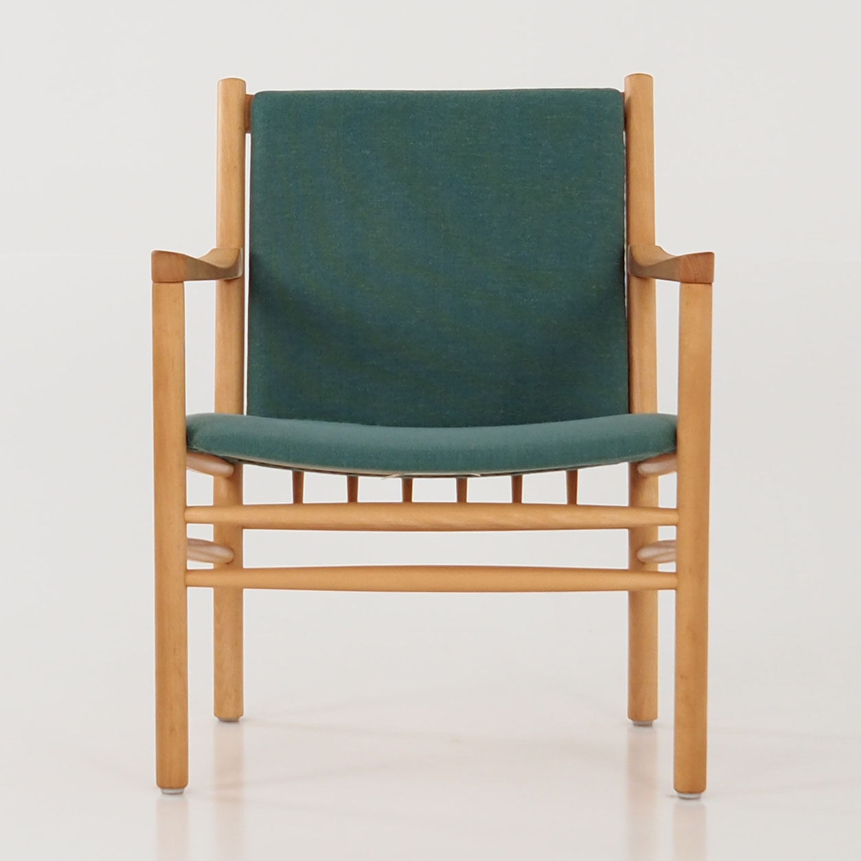 Armchair design J147 by Erik Ole Jørgensen of Tarm Stole & Møbelfabrik.