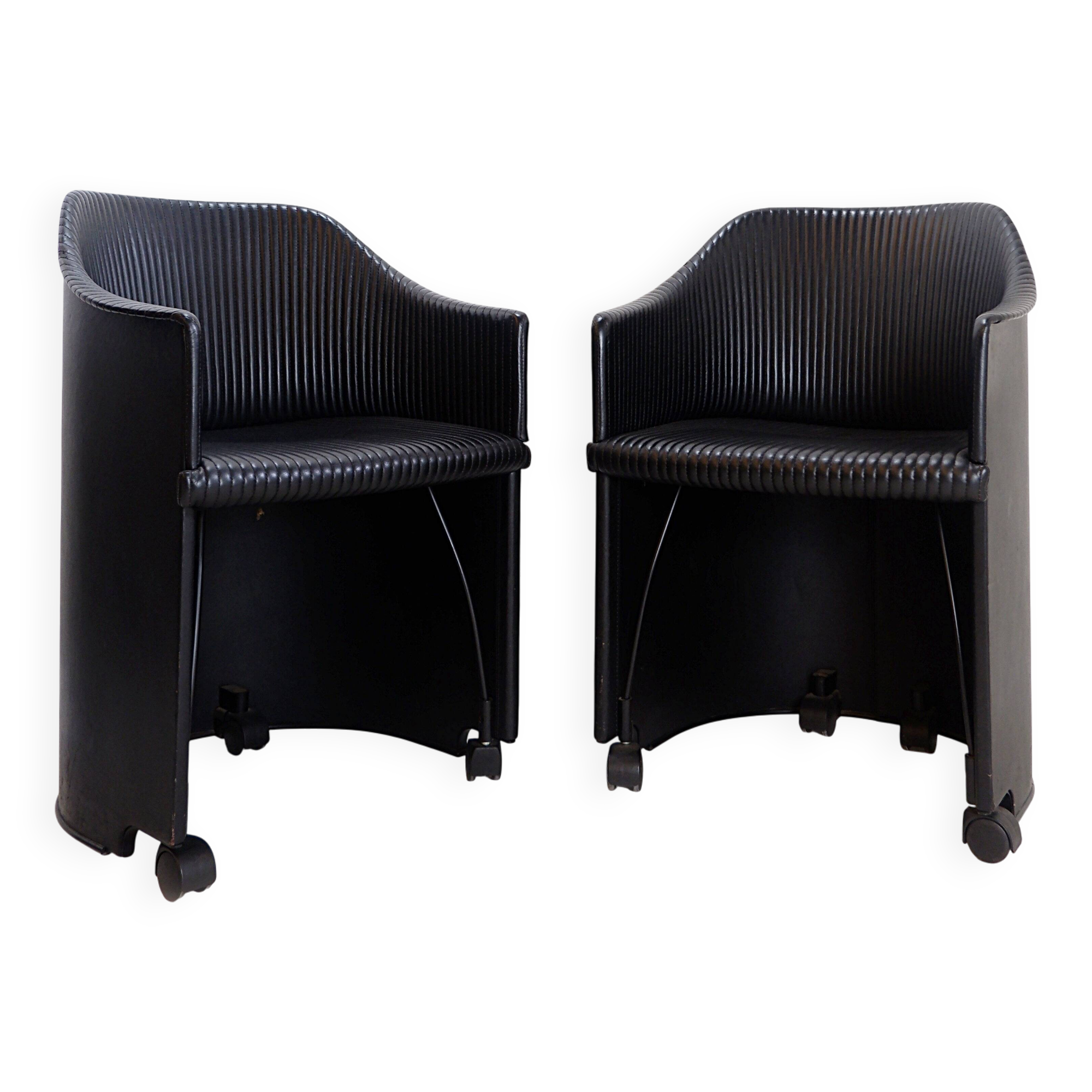 Pair of Artona armchairs in black leather by Afra and Tobia Scarpa for Maxalto