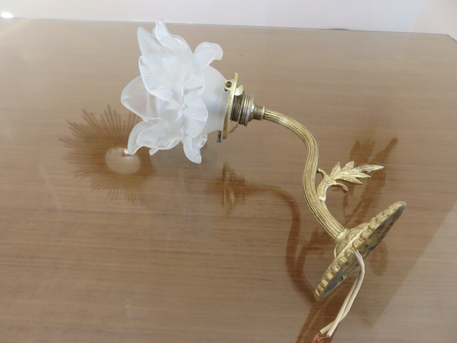Art Deco wall lamp in bronze and tulip in the shape of pink 30s 40s