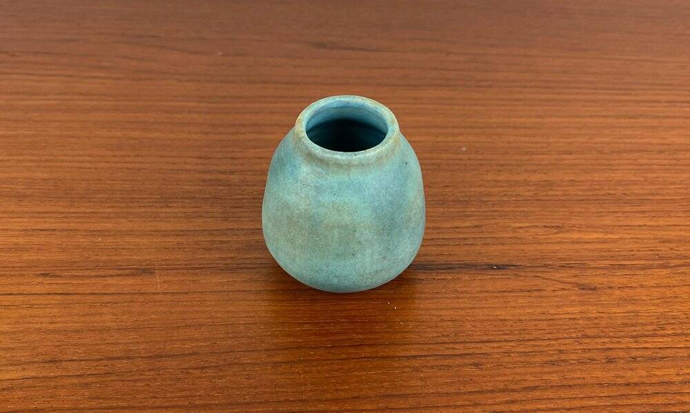 Mid-century German minimalist studio pottery vase by Lu and Gerd Grove, 1964.