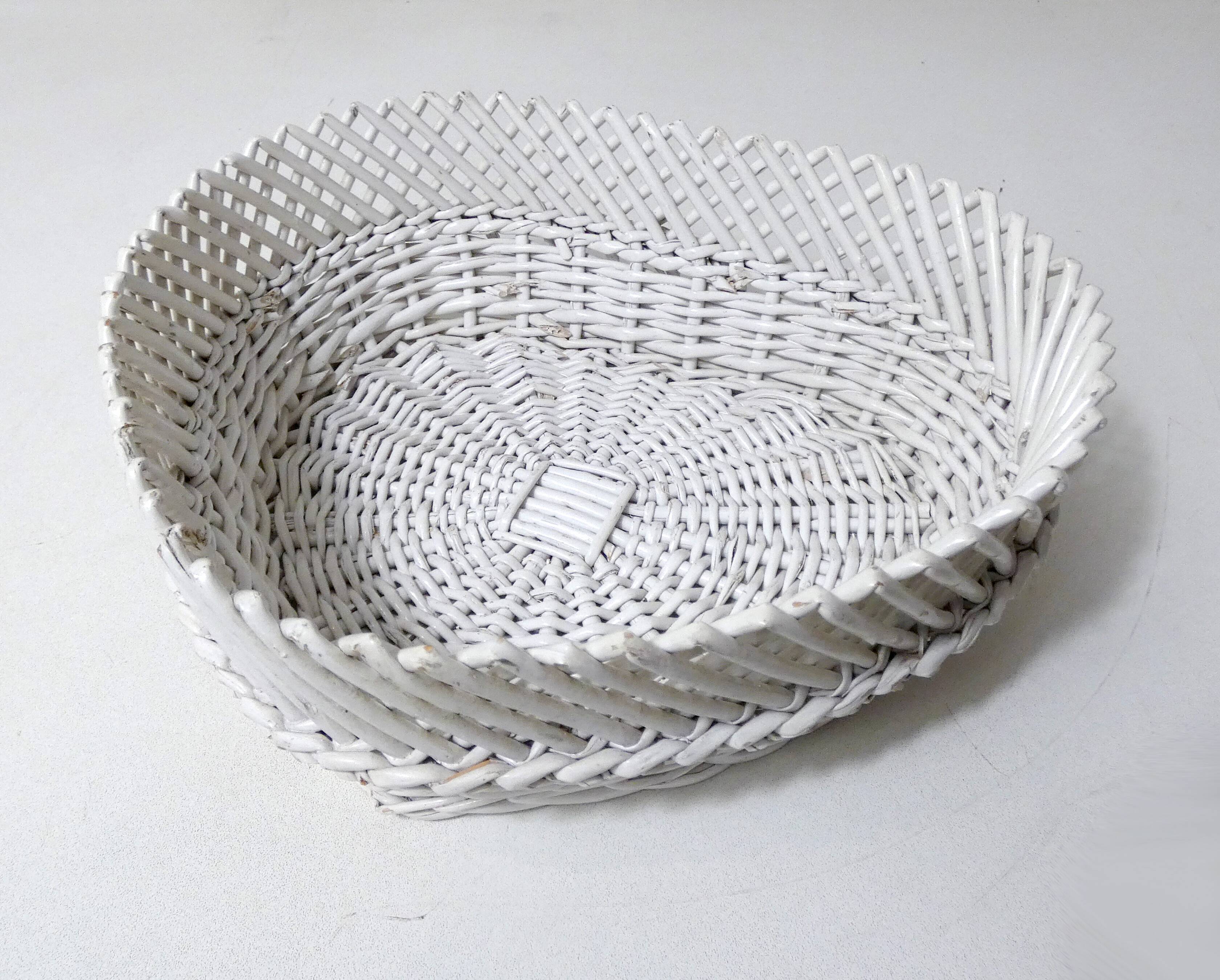 Vintage heart-shaped rattan empty pocket