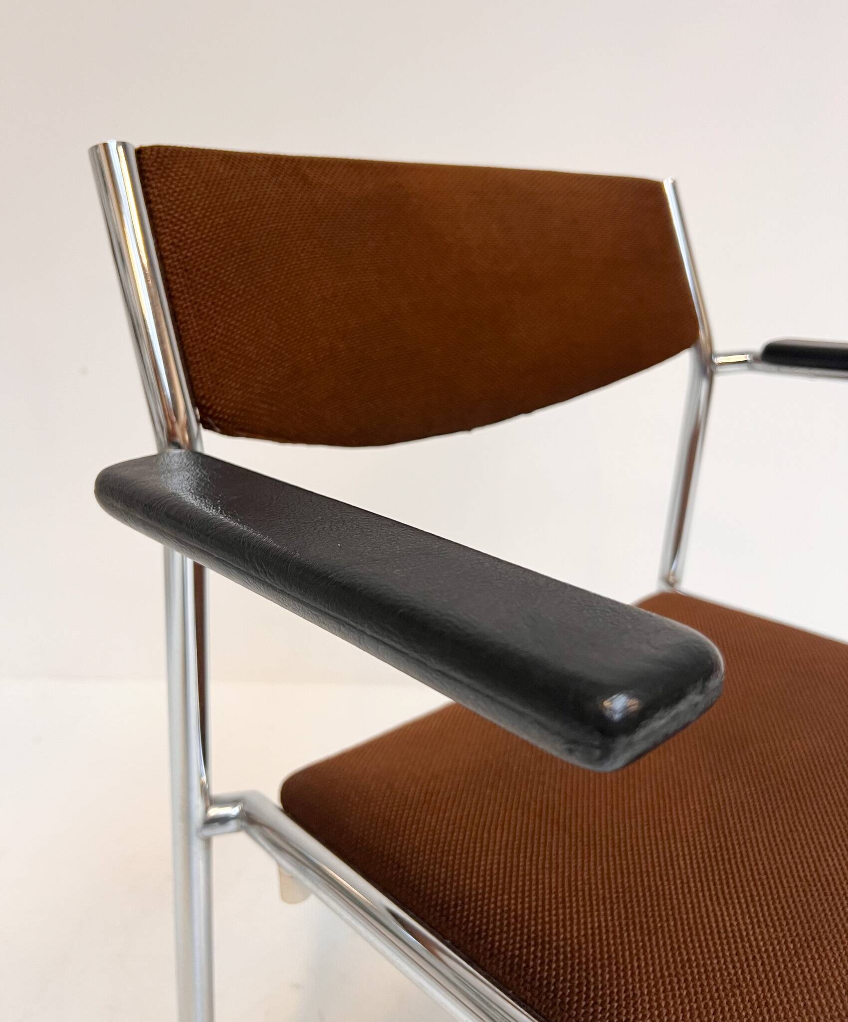 Set of 6 stackable chairs in rust colour by Gijs van der Sluis, 1970s.