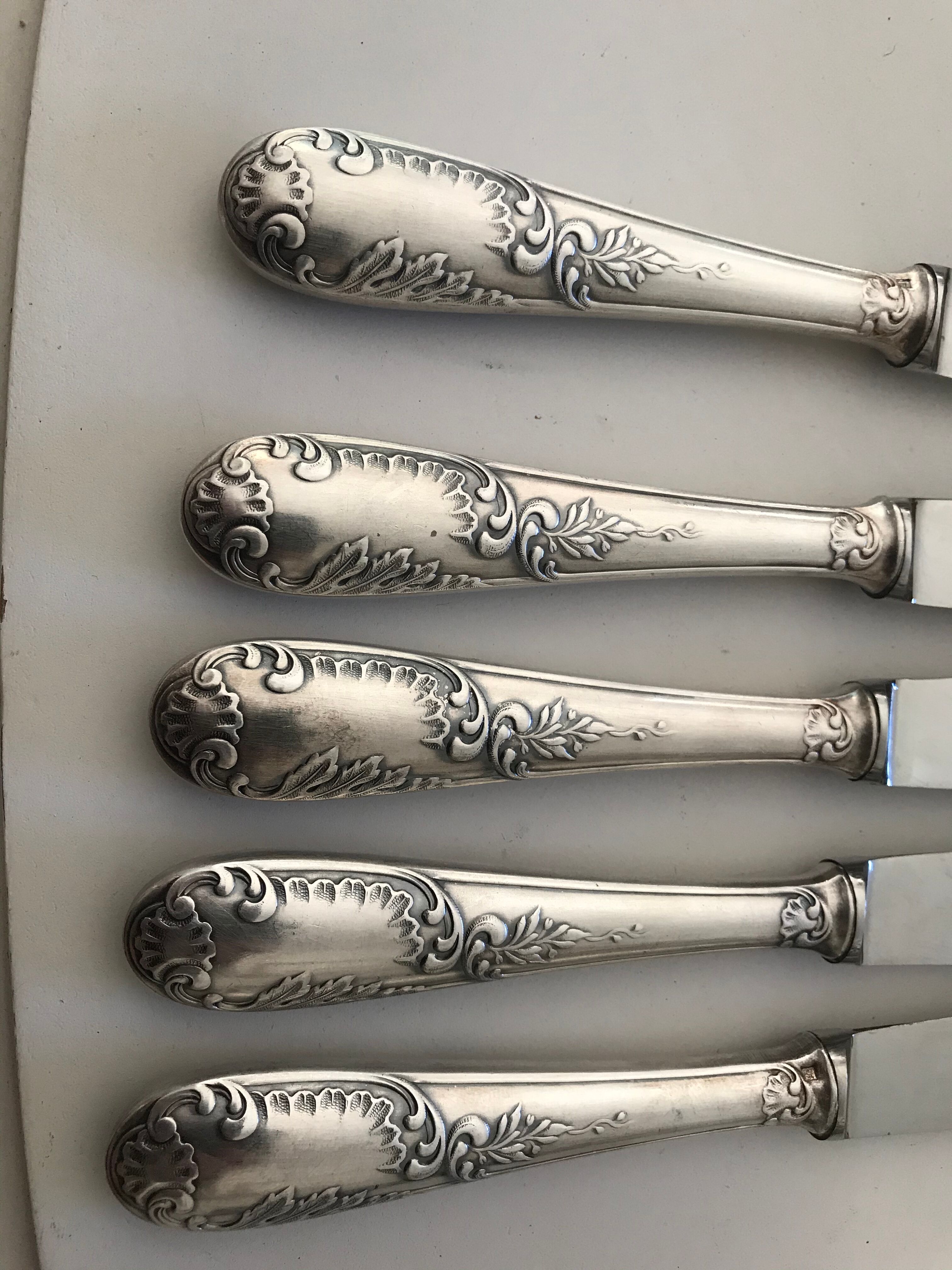 10 Series of 10 silver metal knives François Frionnet