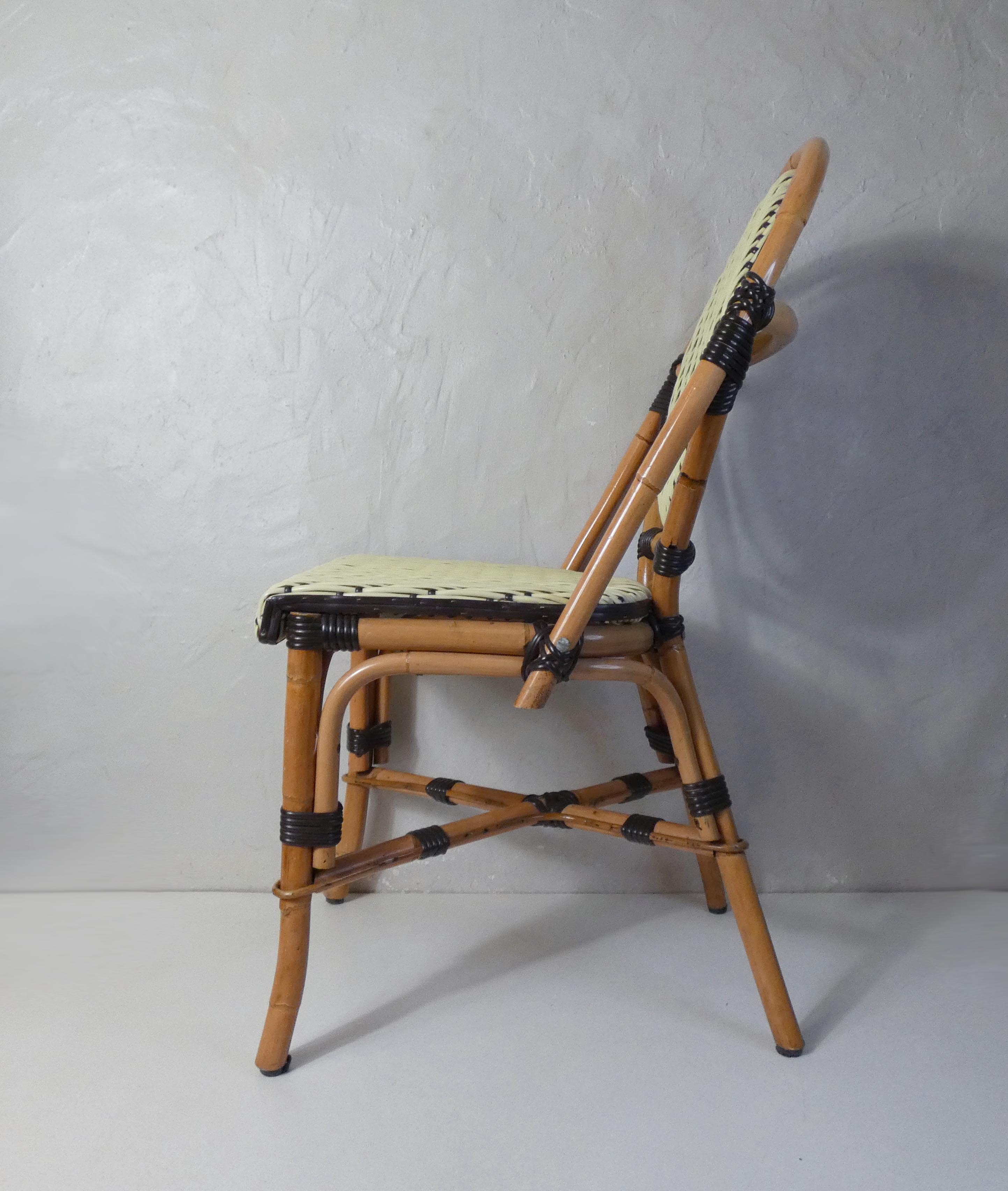 Bistro chair medallion in rattan and scoubidou