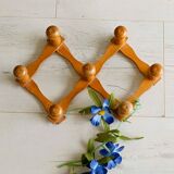 Extendable coat rack