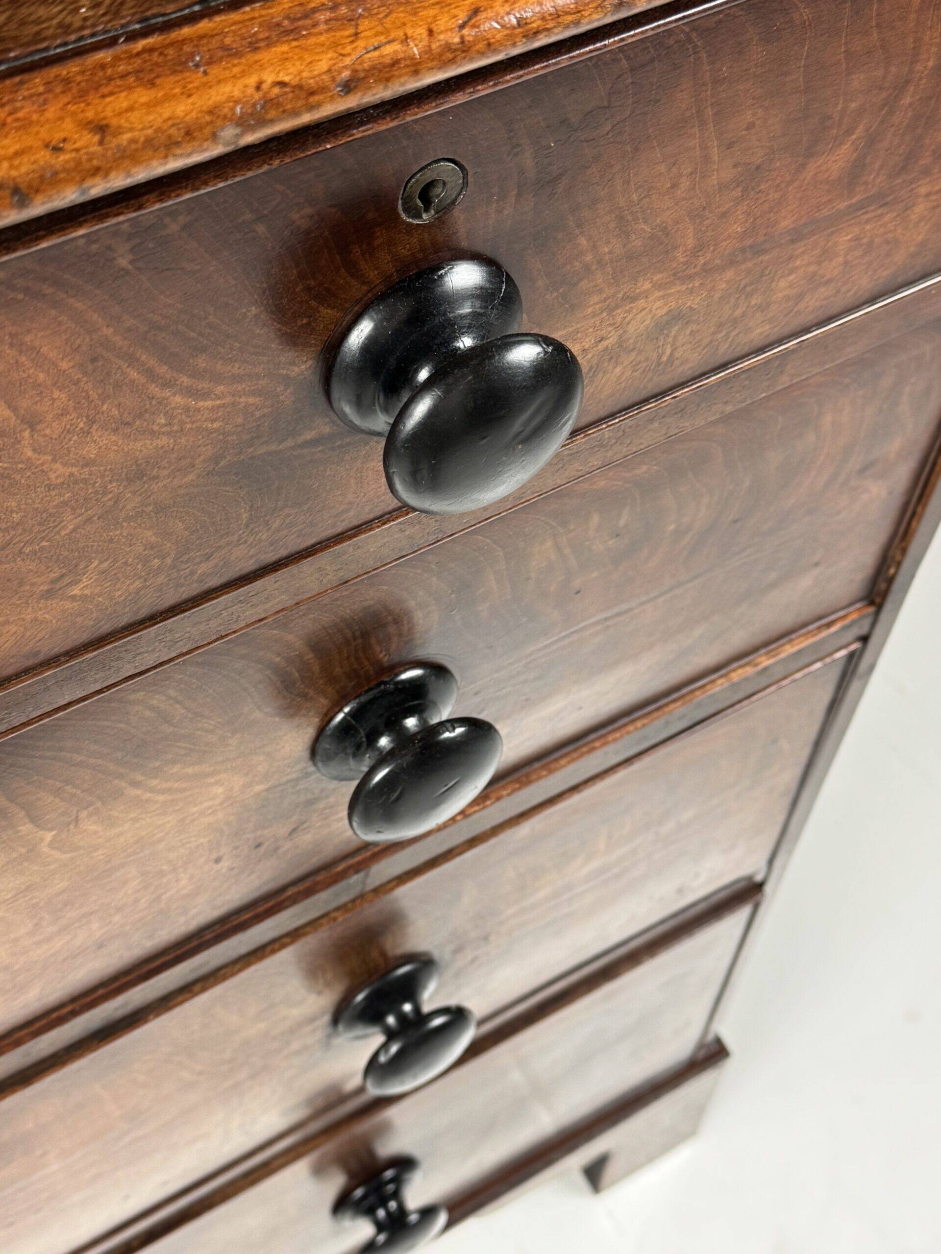 Commode en acajou, 19ème siècle
