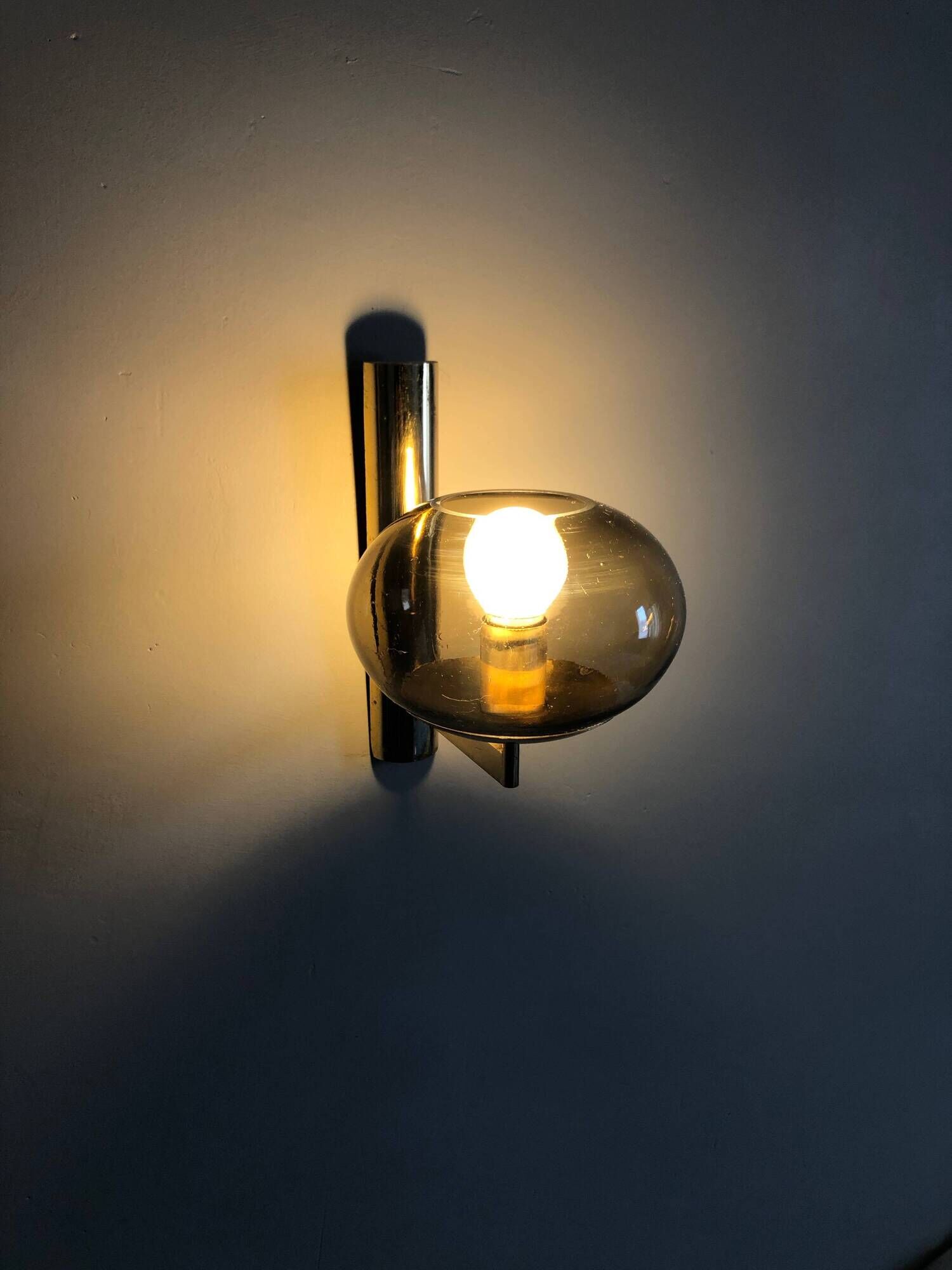Smoked glass and gold metal wall light, design by Gaetano Sciolari.