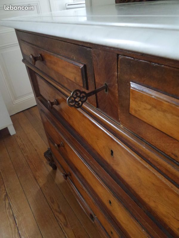 Psyche mirror dressing table