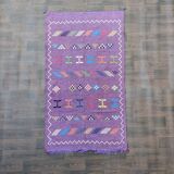 Tapis ethnique violet marocain