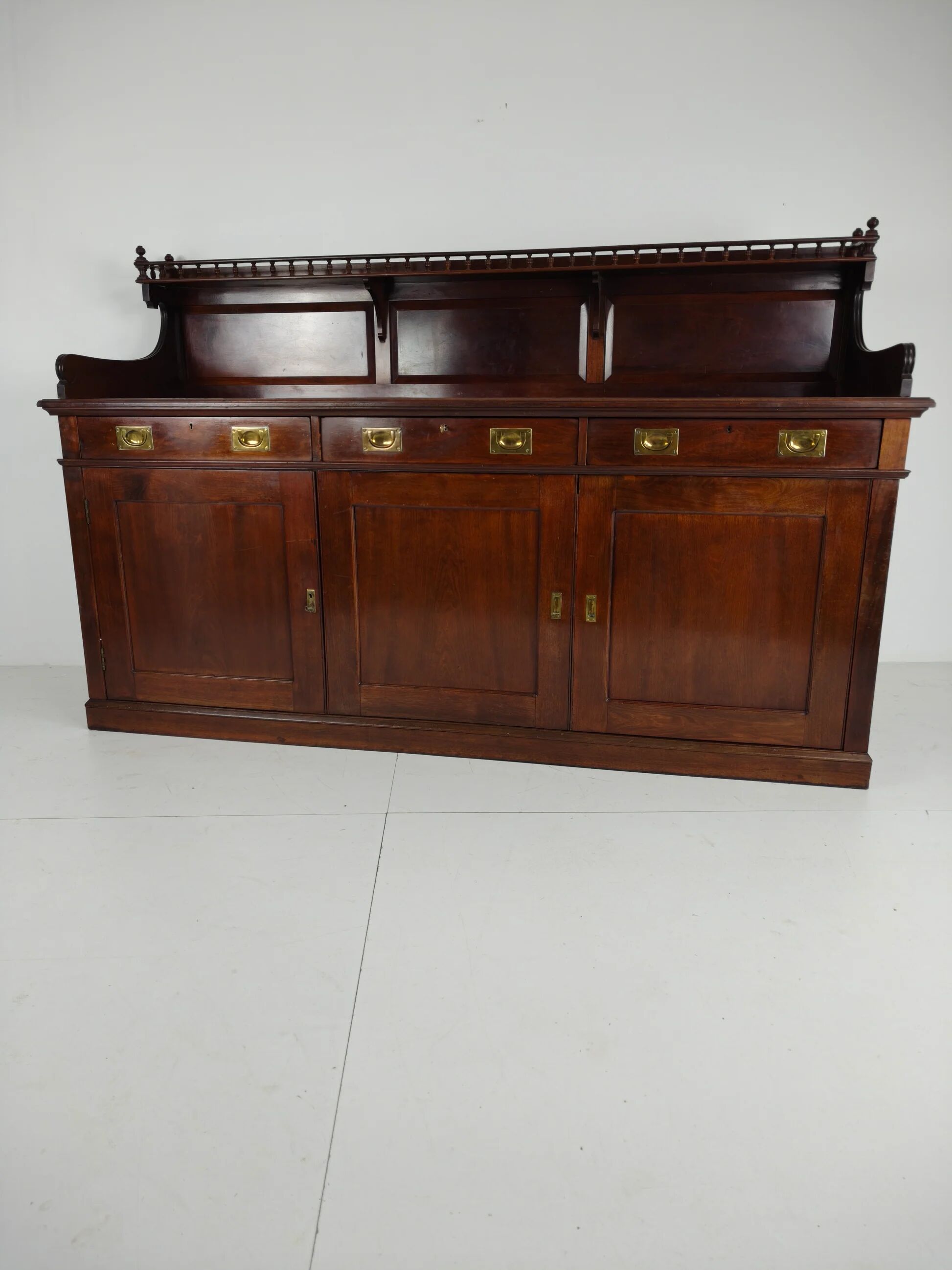 Early 20th-century English mahogany dresser / sideboard – brass campaign hardware