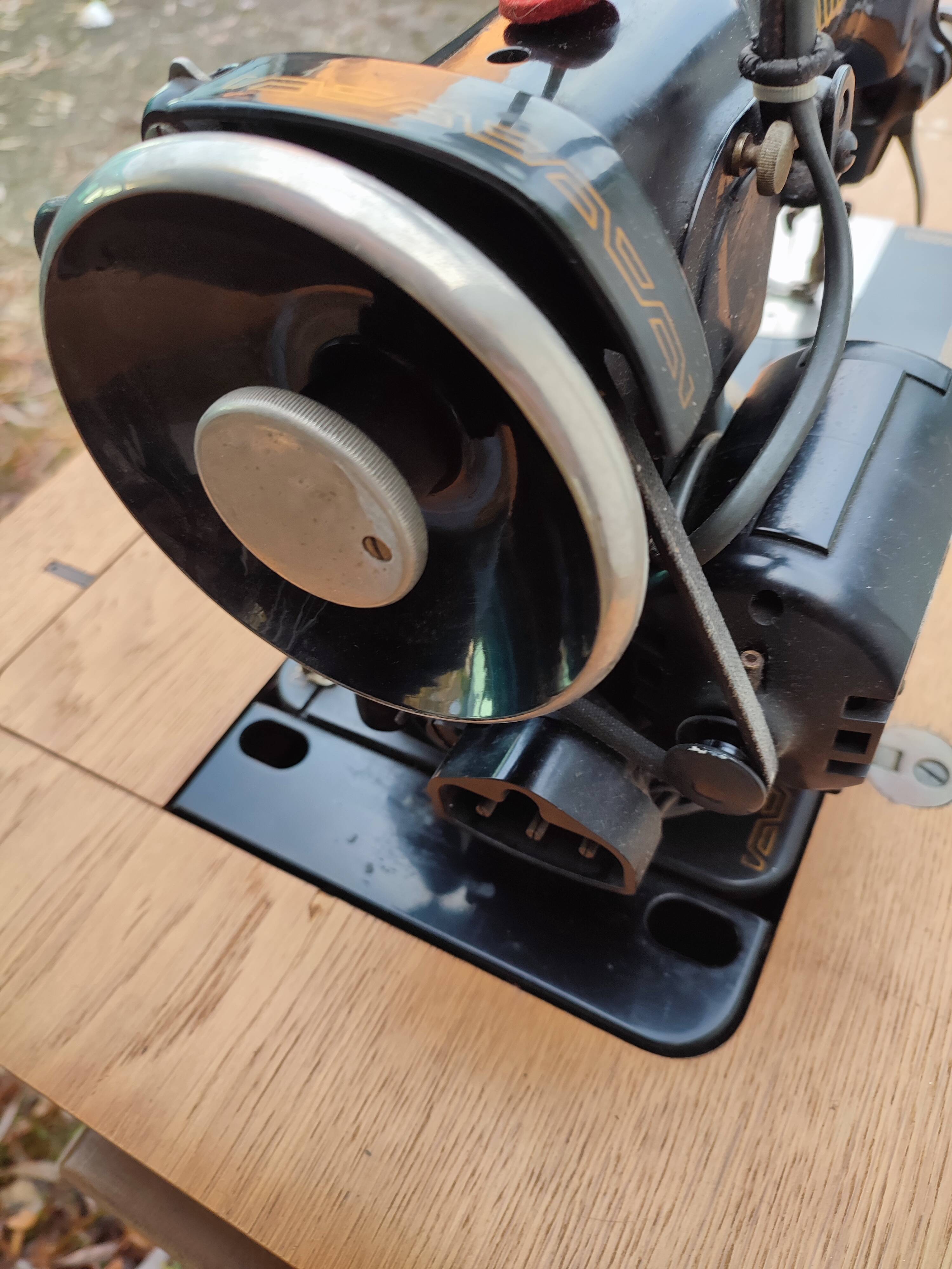 Sewing desk foot compass machine singer