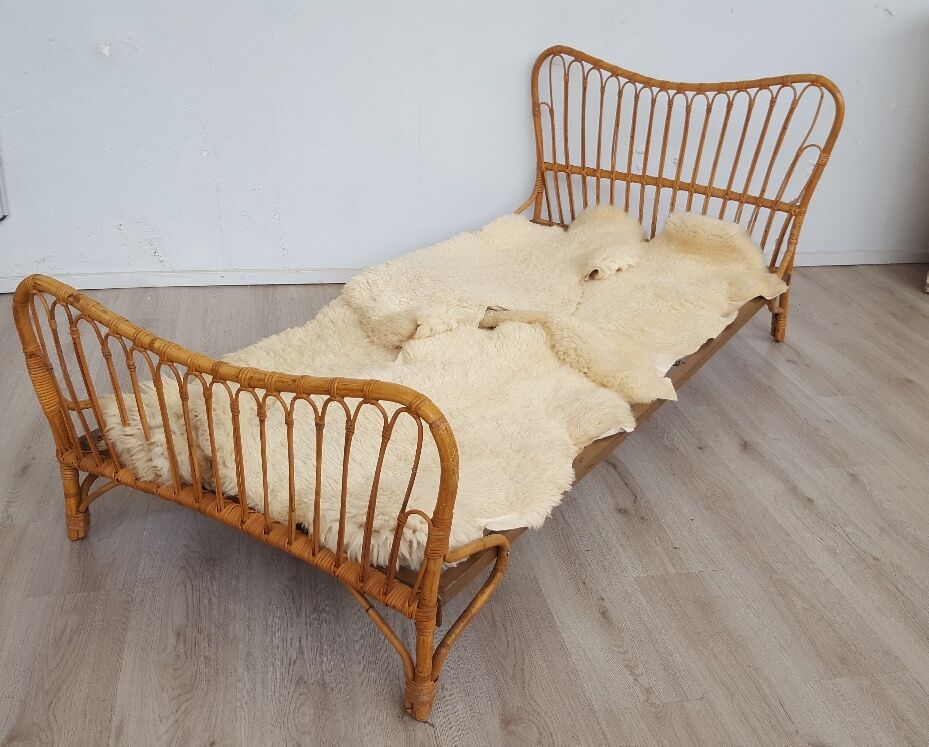 Rattan bed
