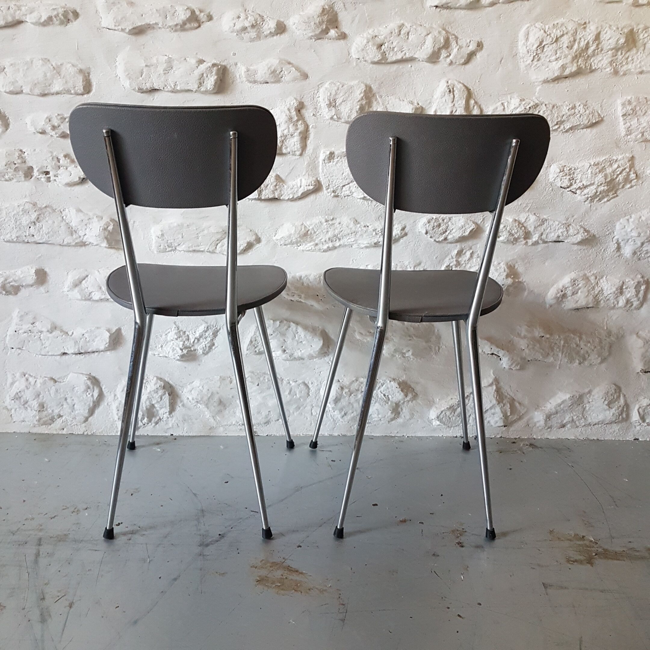 Pair of vintage chairs in metal and grey