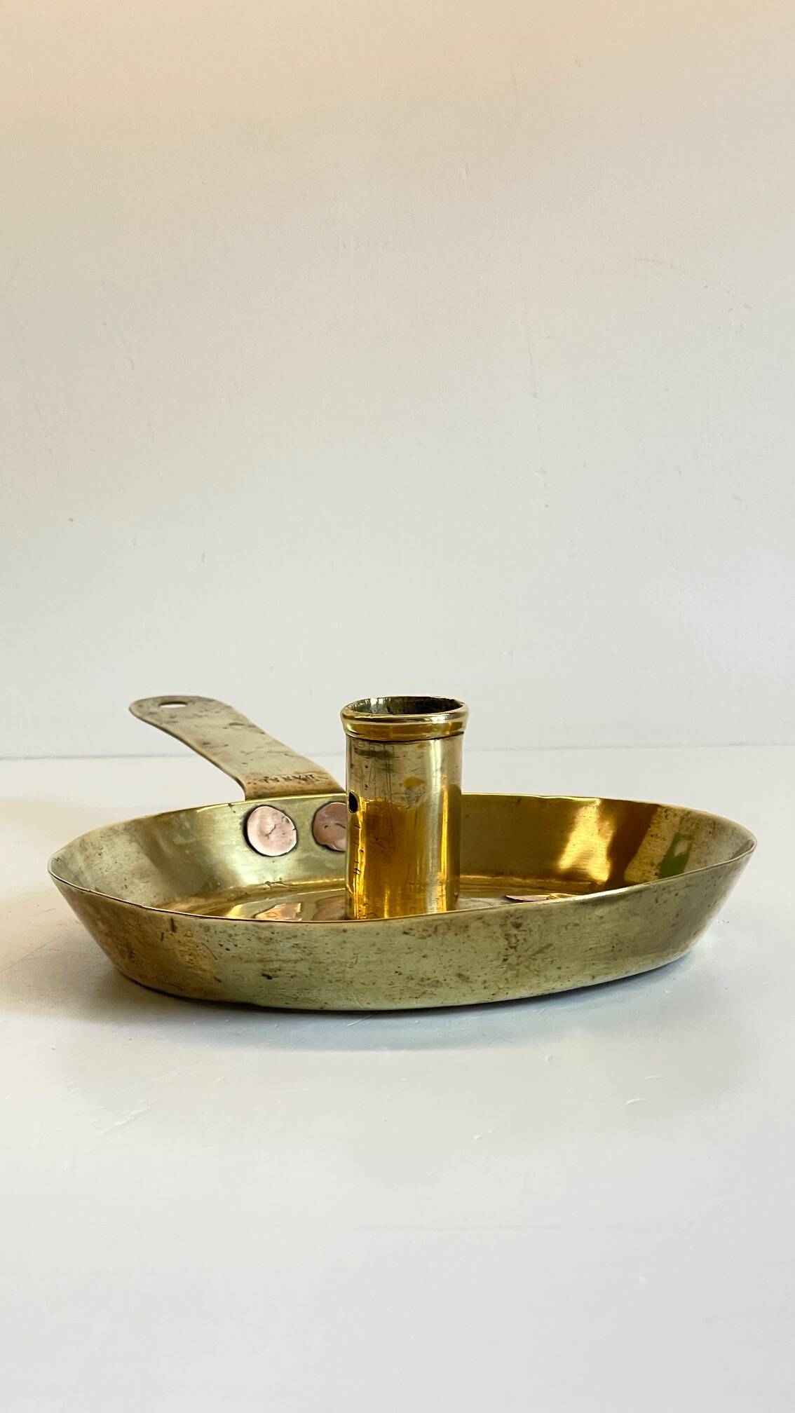 LOW HAND BRASS CANDLESTICK ANTIQUE