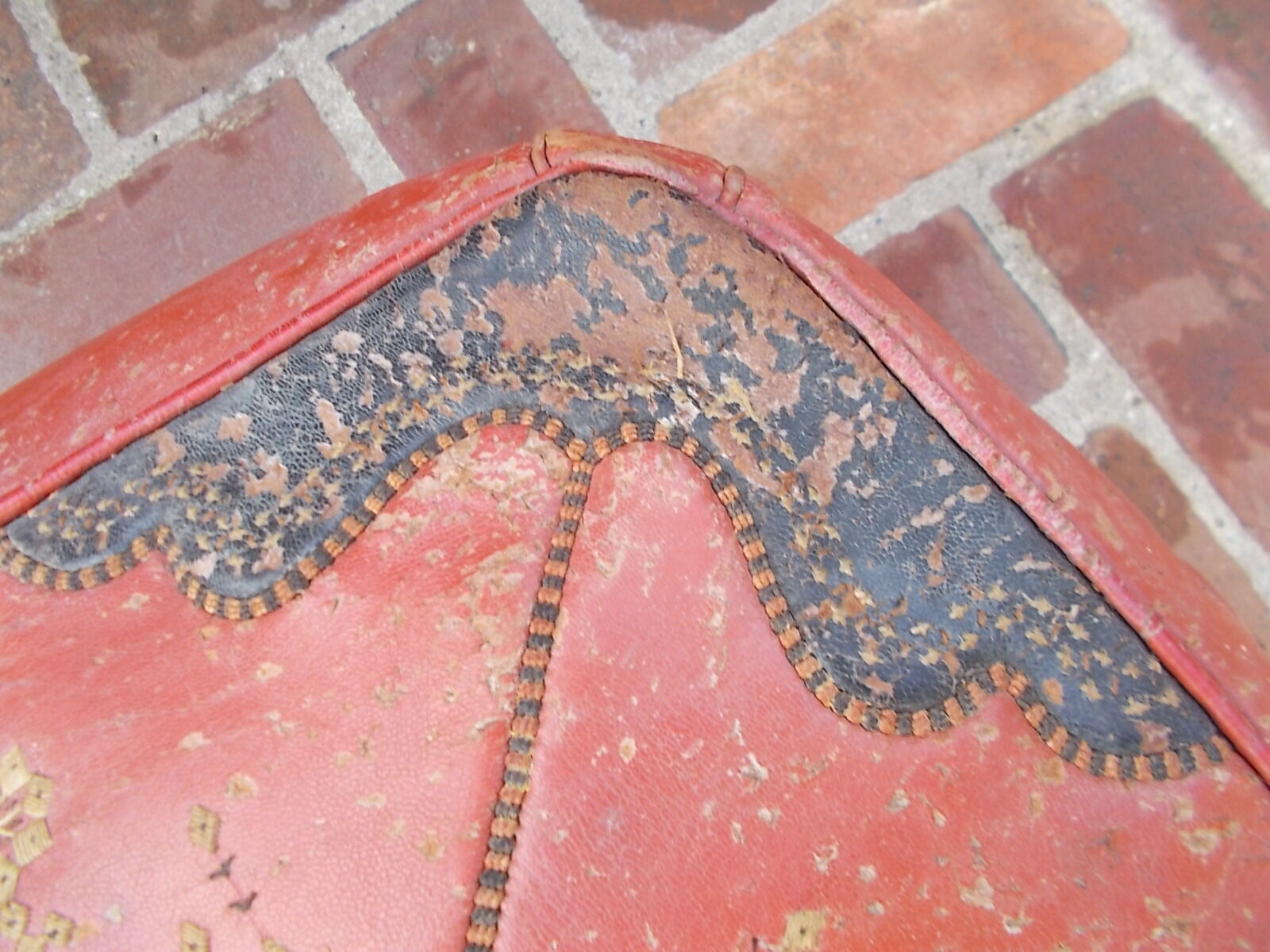 Red and black moroccan pouf