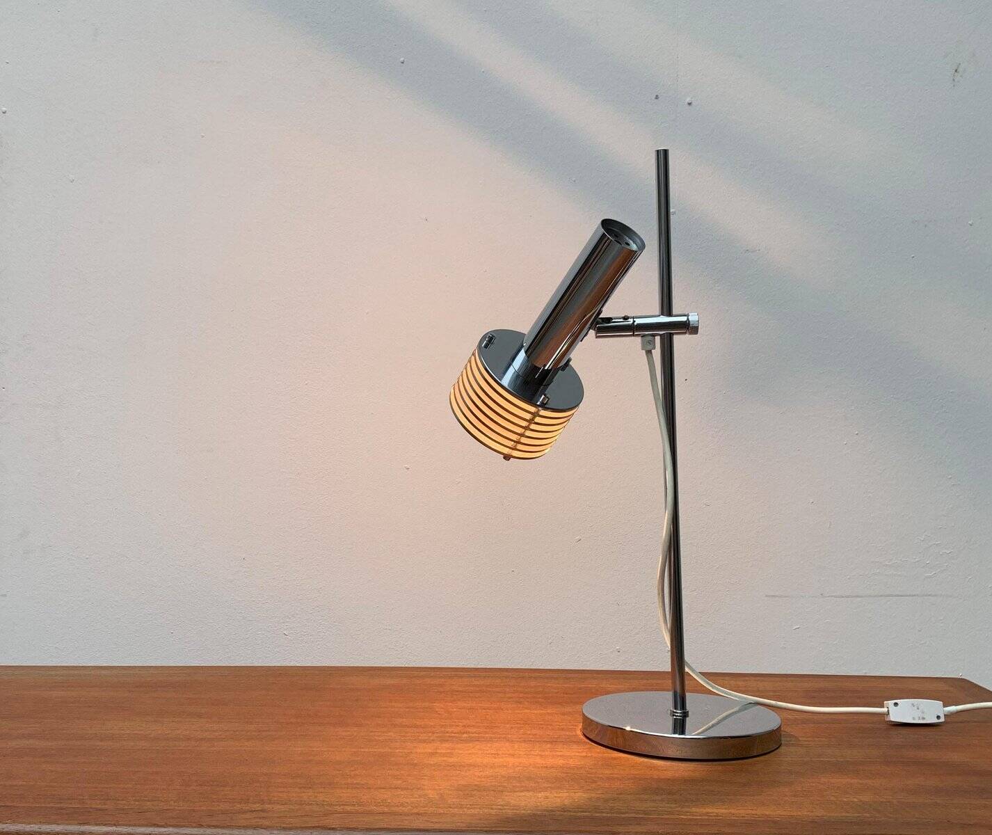 Lampe de table à lames chromées de l’ère spatiale