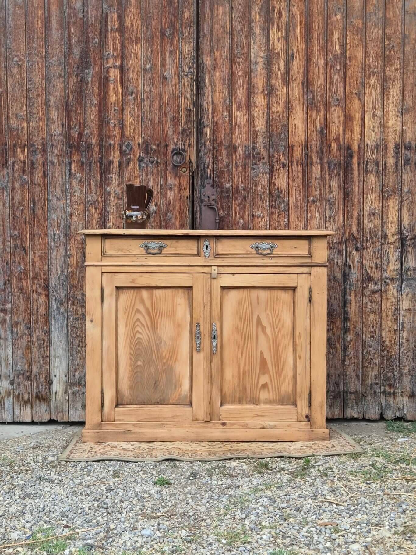 Buffet bas ancien XIXe siècle en bois massif rénové | Henry