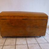 Curved trunk on wheels