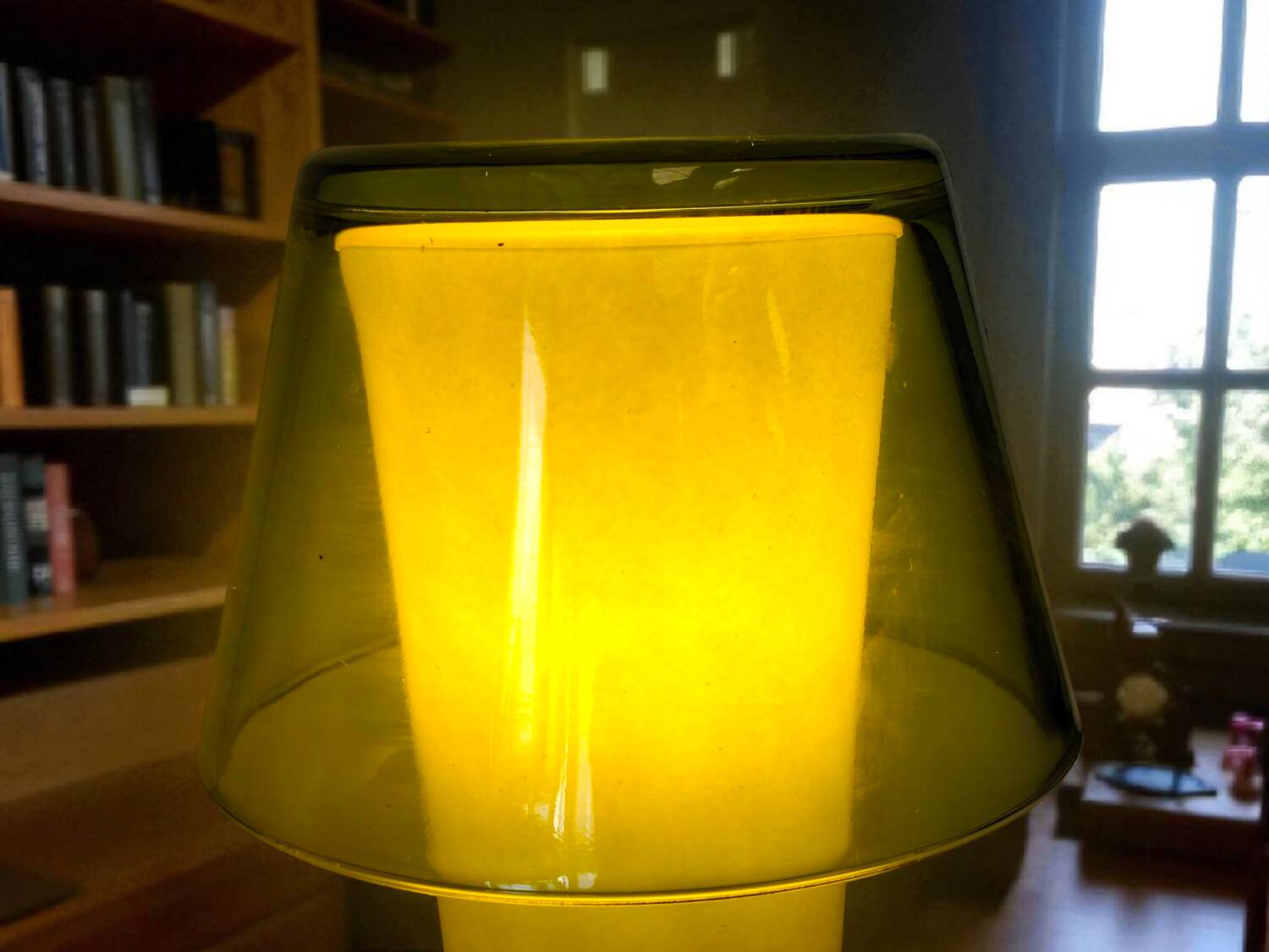 Lampe de table IKEA Gavik – Design en verre jaune-vert vibrant