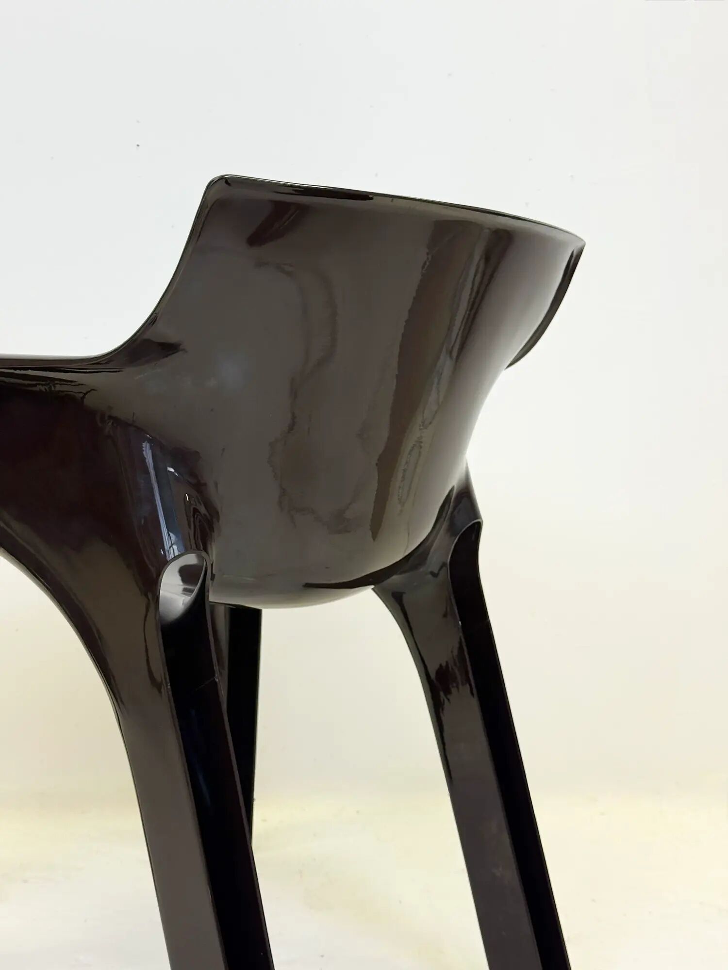 "Gaudì" Armchair Chocolate – Magistretti for Artemide, Italy, 1970