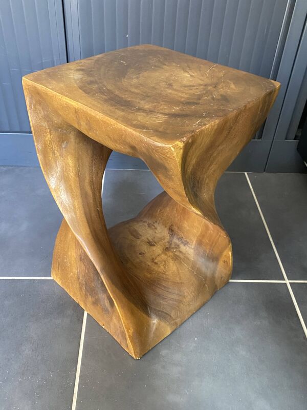 Tabouret n1 en bois brut massif noyer taillé dans la masse 1970