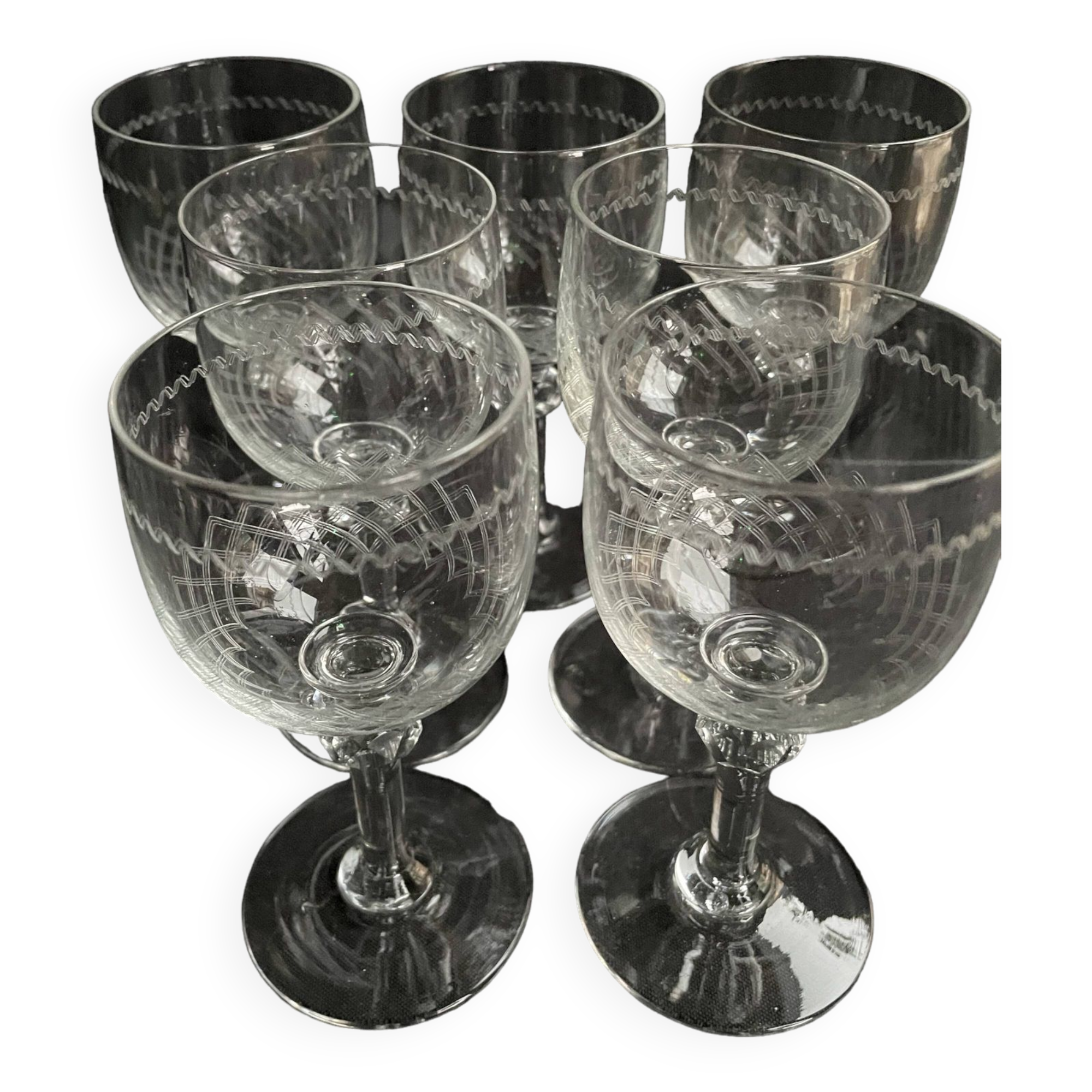 7 wine glasses – Blown, cut and guilloché glass