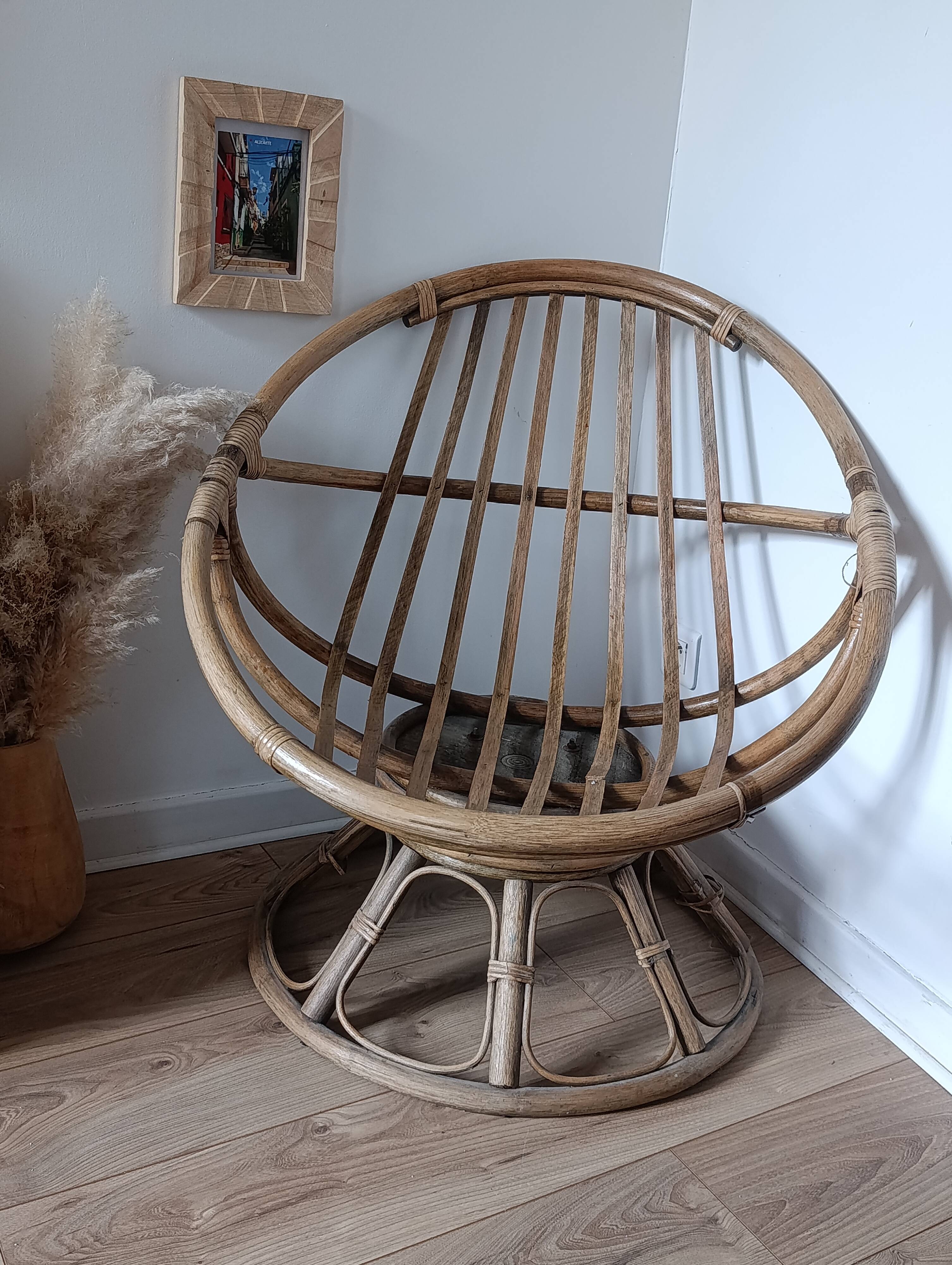 Fauteuil en rotin naturel avec assise pivotante