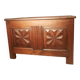 Diamond point chest
