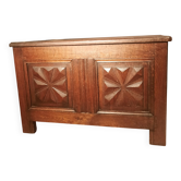 Diamond point chest