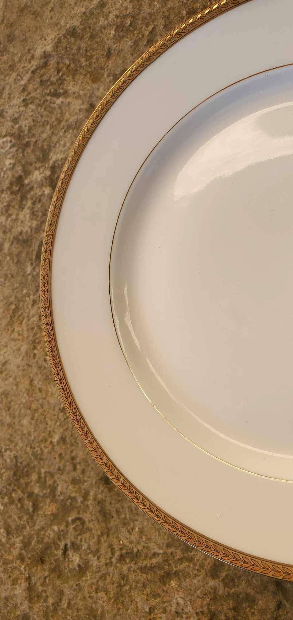 Set of 6 porcelain dinner plates with golden ear edging