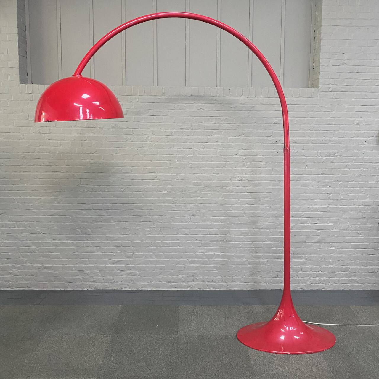 Red arc floor lamp with oval tulip base - italy 1970's
