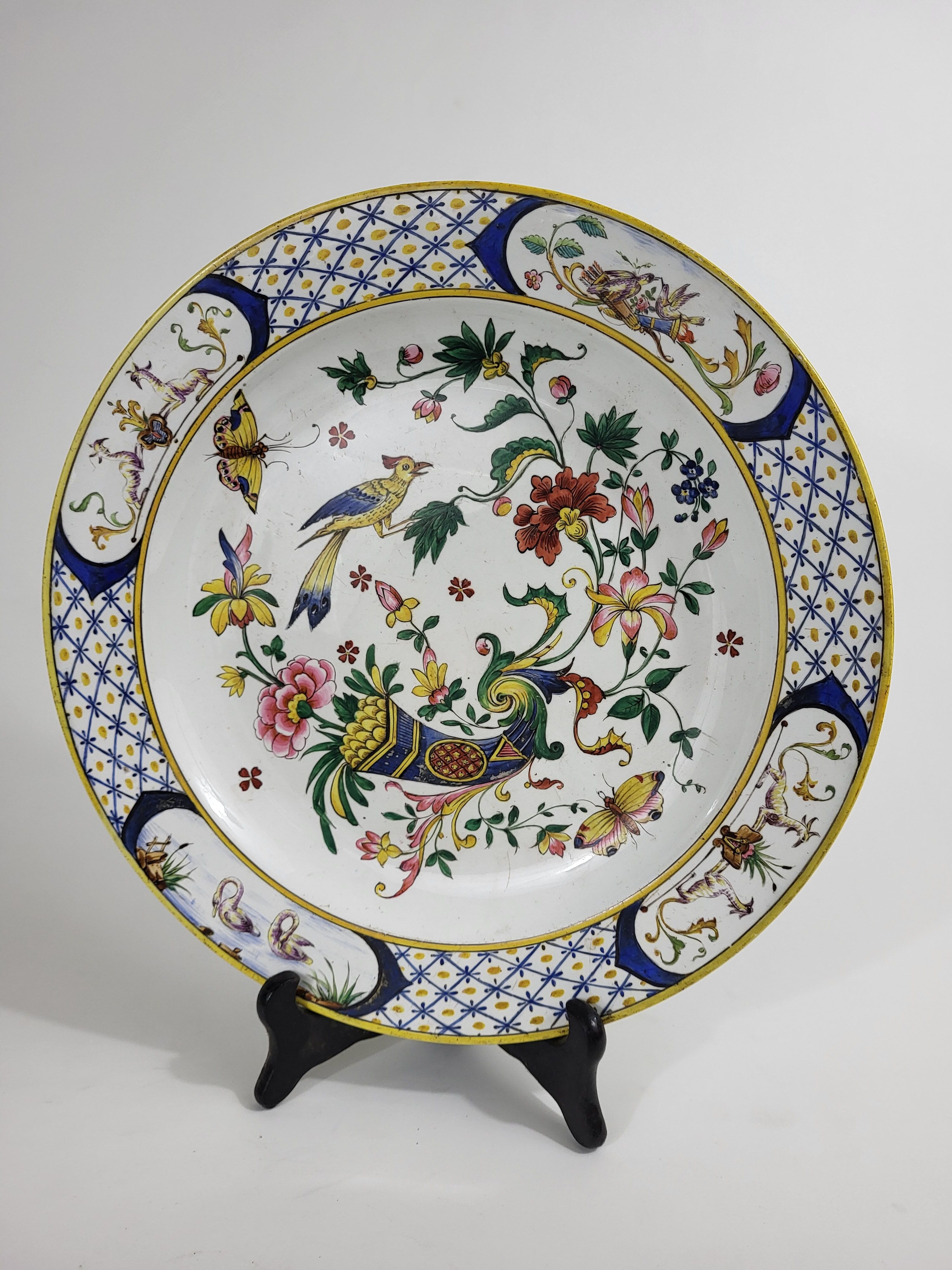 Round earthenware dish from Gien XIXth Horn of Abundance